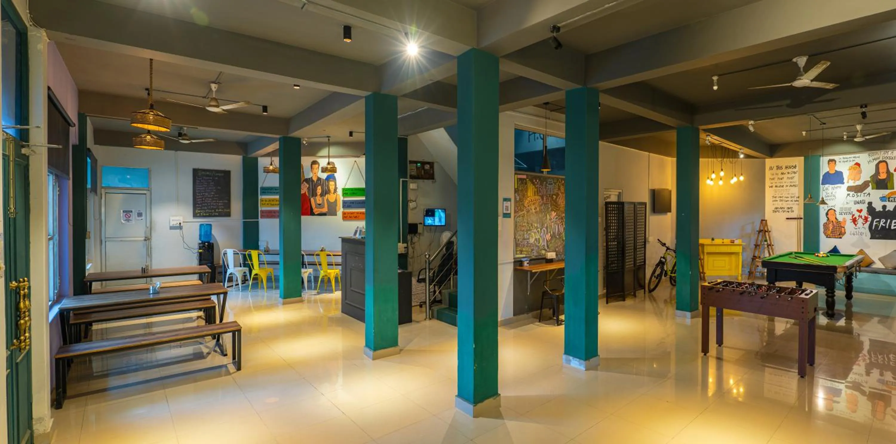 Restaurant/places to eat in Whoopers Hostel Bir