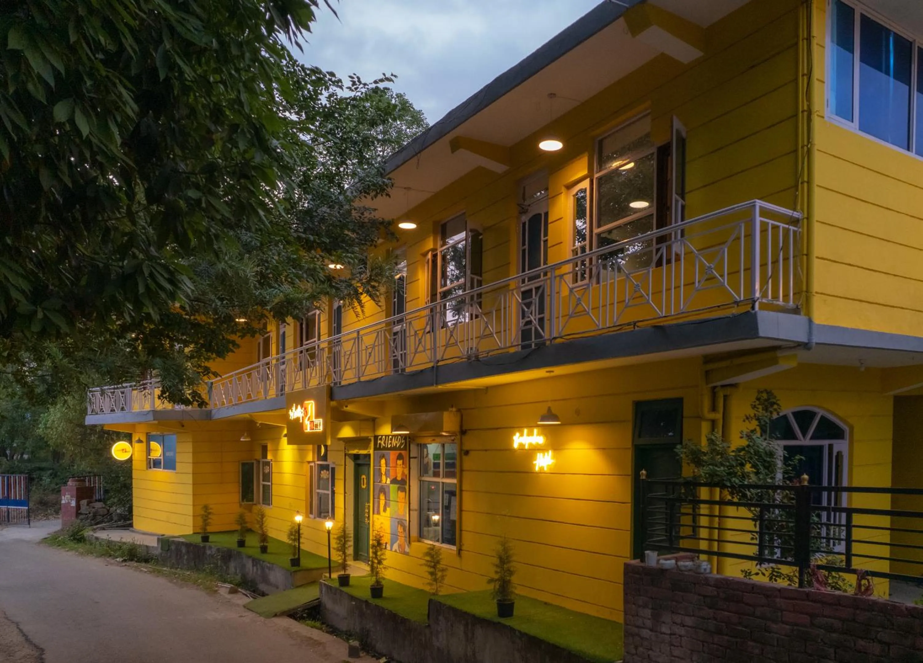 Property building in Whoopers Hostel Bir