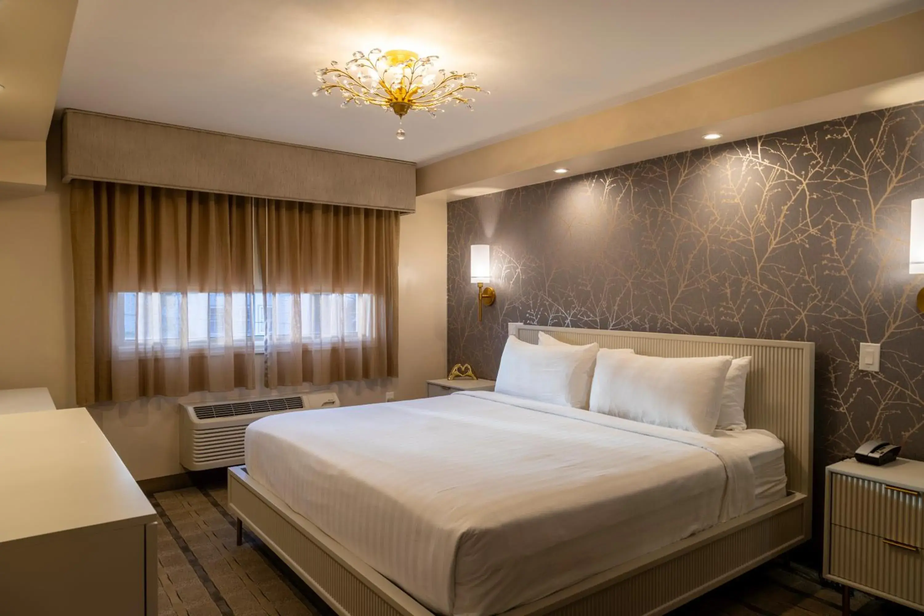 Bed in The Kenilworth Hotel - Airport West Bed in The Kenilworth Hotel - Airport West