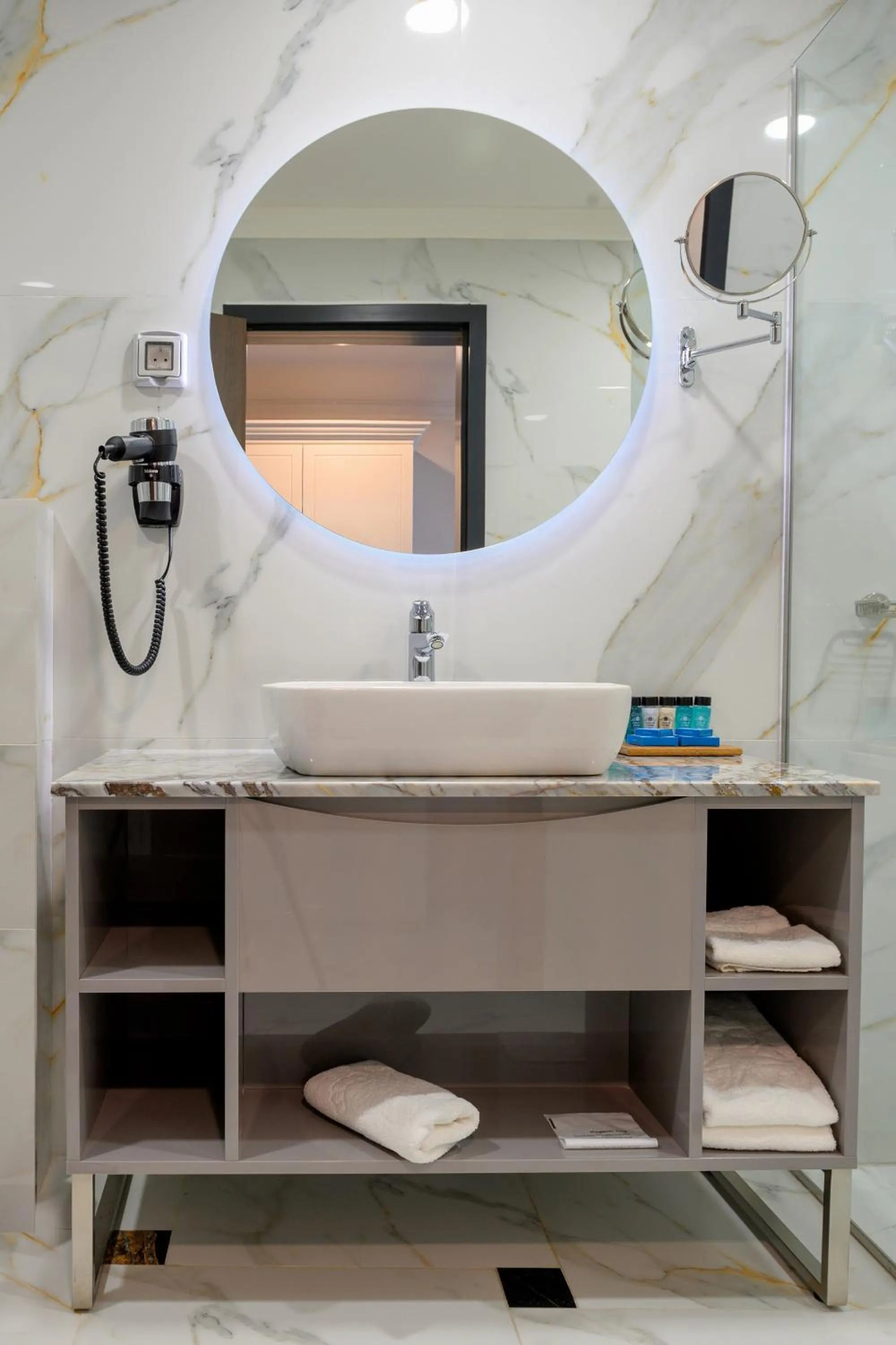 Shower in Casa di Fiore SPA and Medical Hotel, Mineral Pools & Private Beach