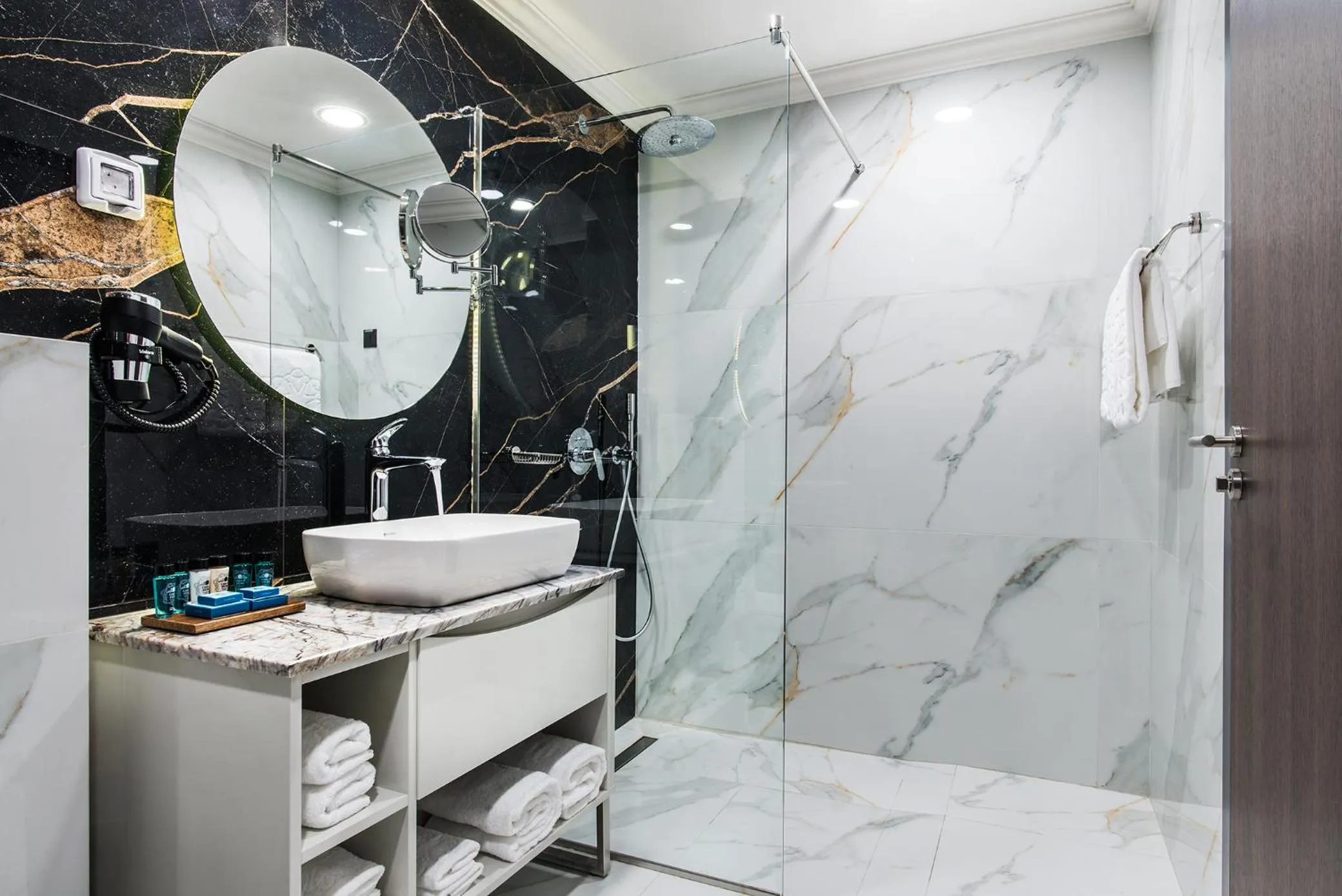 Shower in Casa di Fiore SPA and Medical Hotel, Mineral Pools & Private Beach