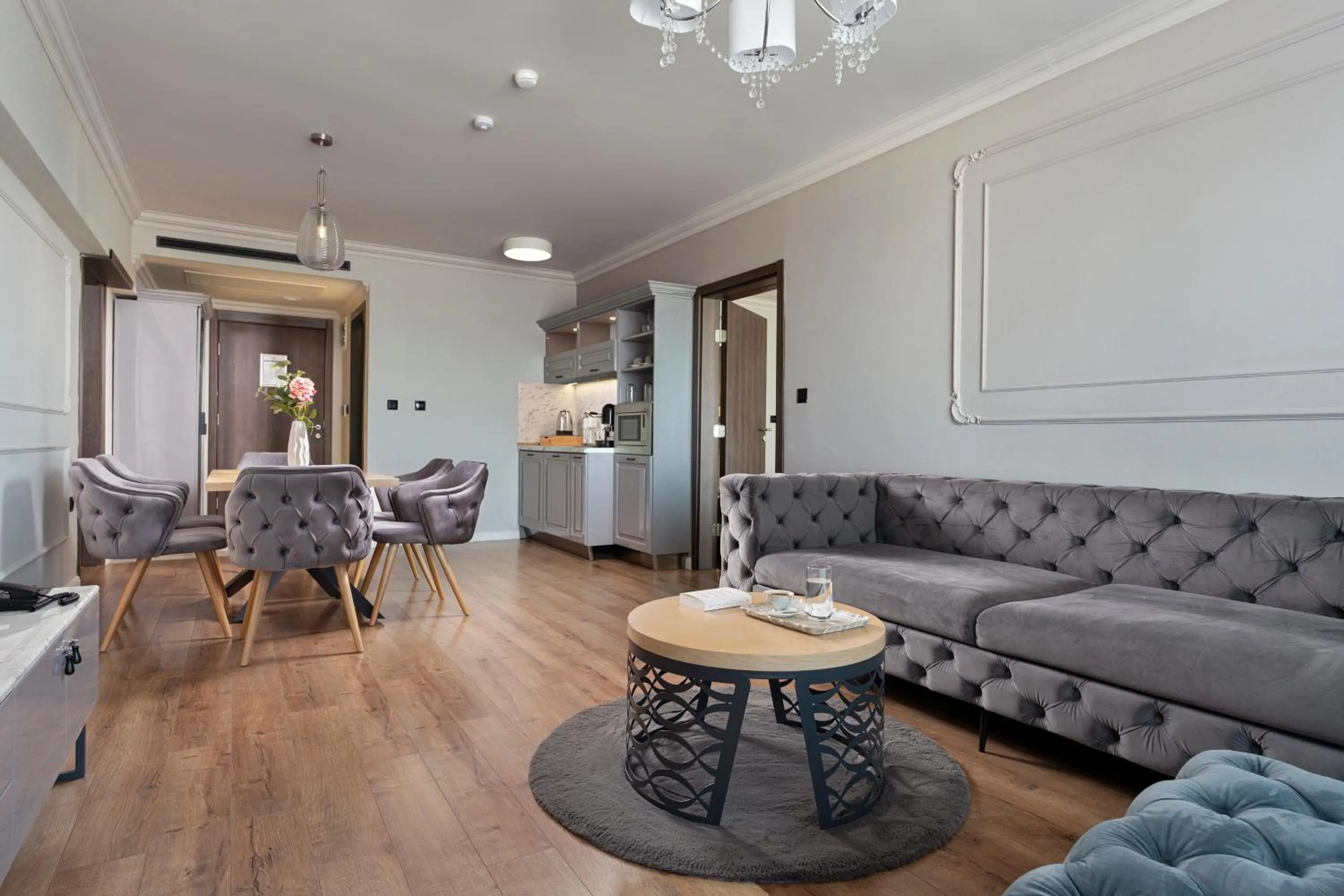 Communal lounge/ TV room in Casa di Fiore SPA and Medical Hotel, Mineral Pools & Private Beach