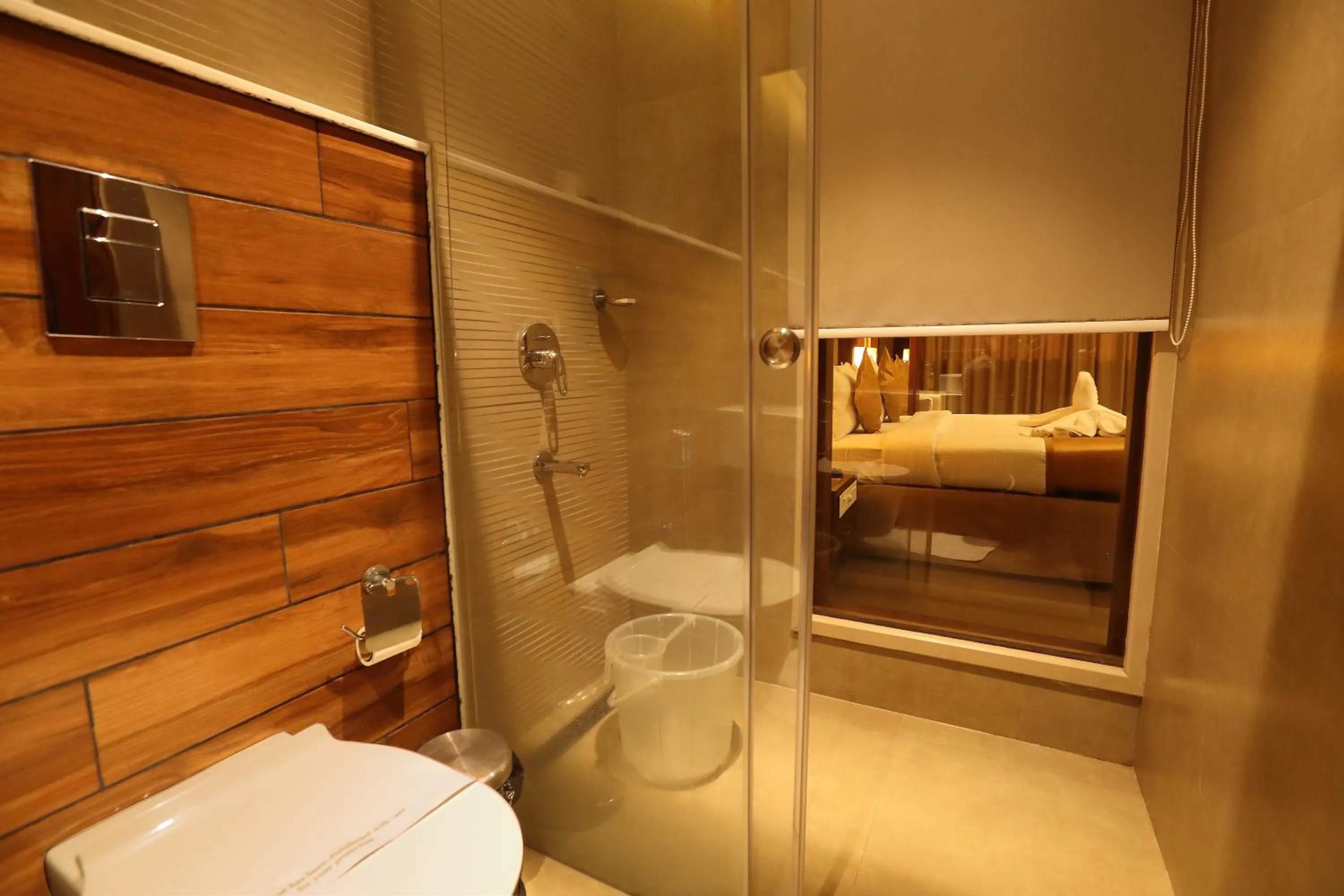 Toilet in Magnet Hotel