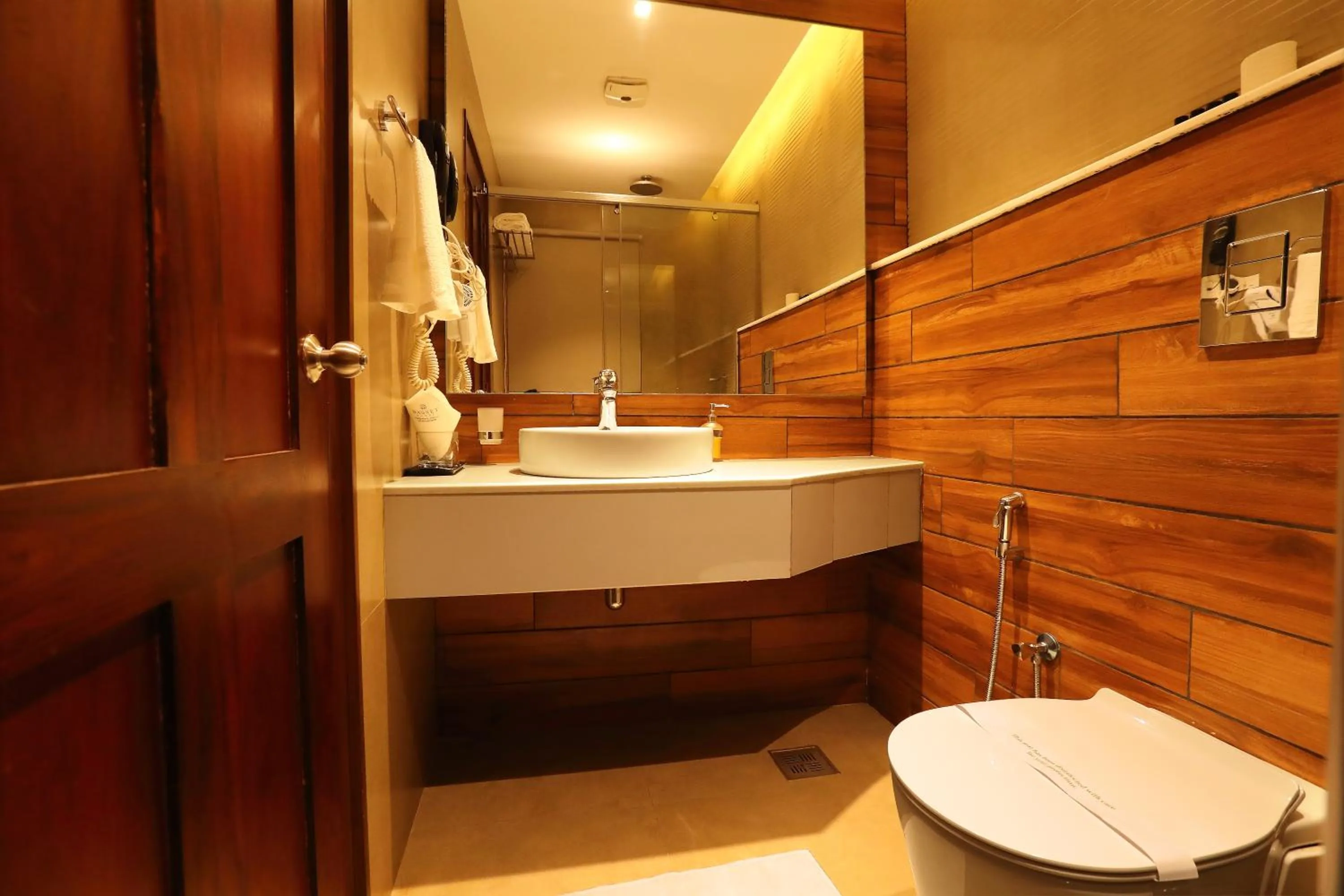 Toilet in Magnet Hotel