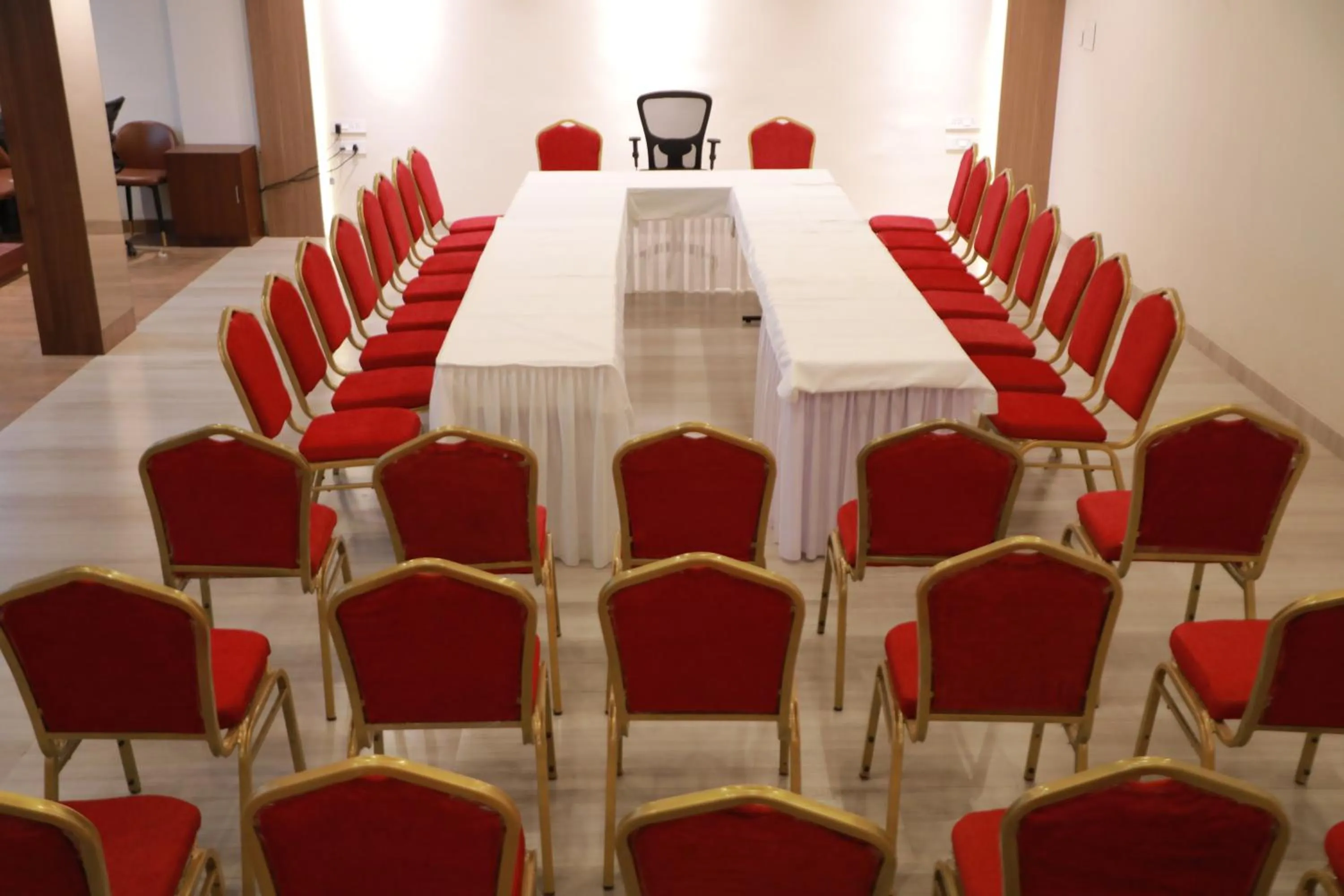 Business facilities in Magnet Hotel