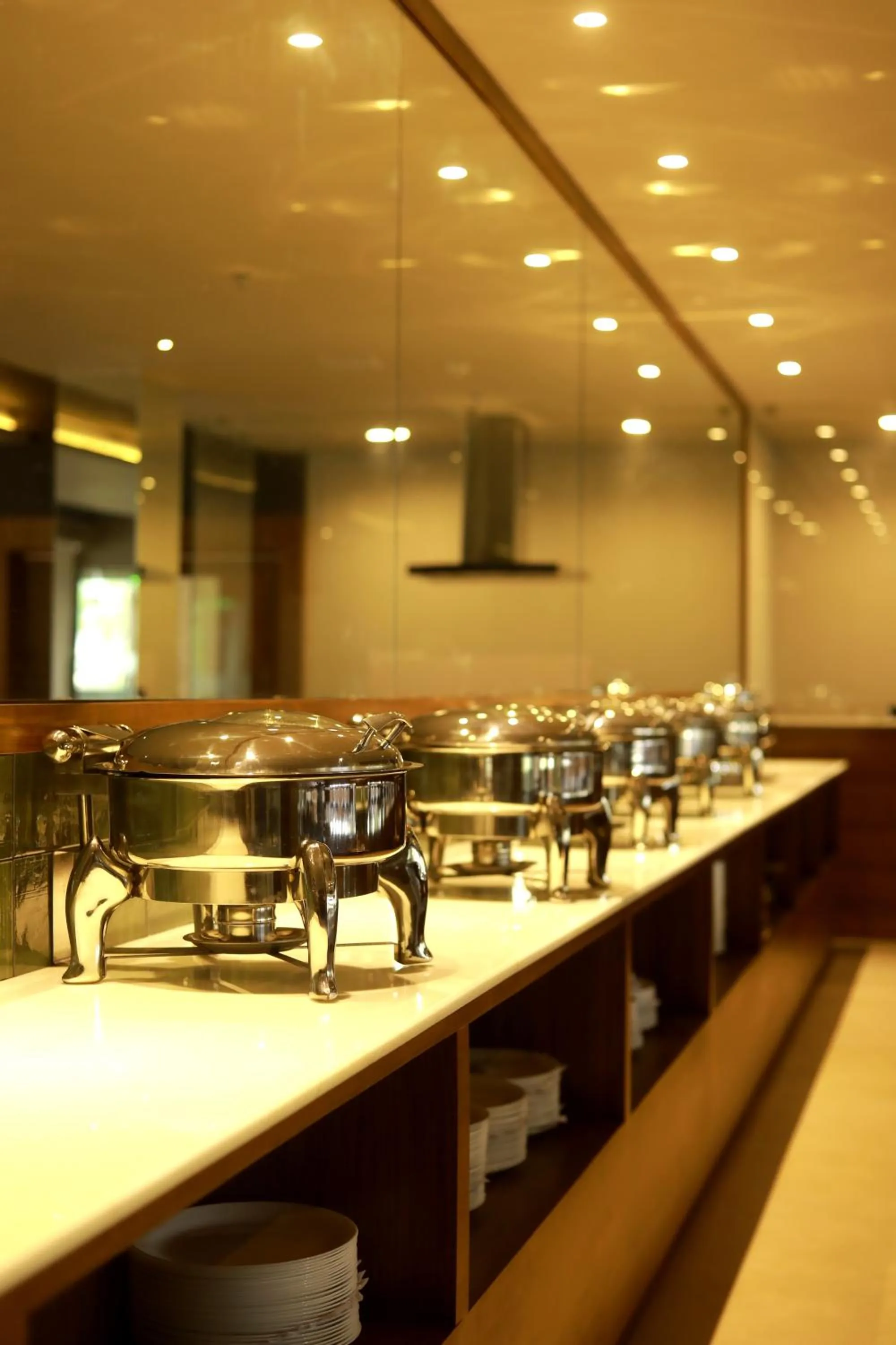 Restaurant/places to eat in Magnet Hotel