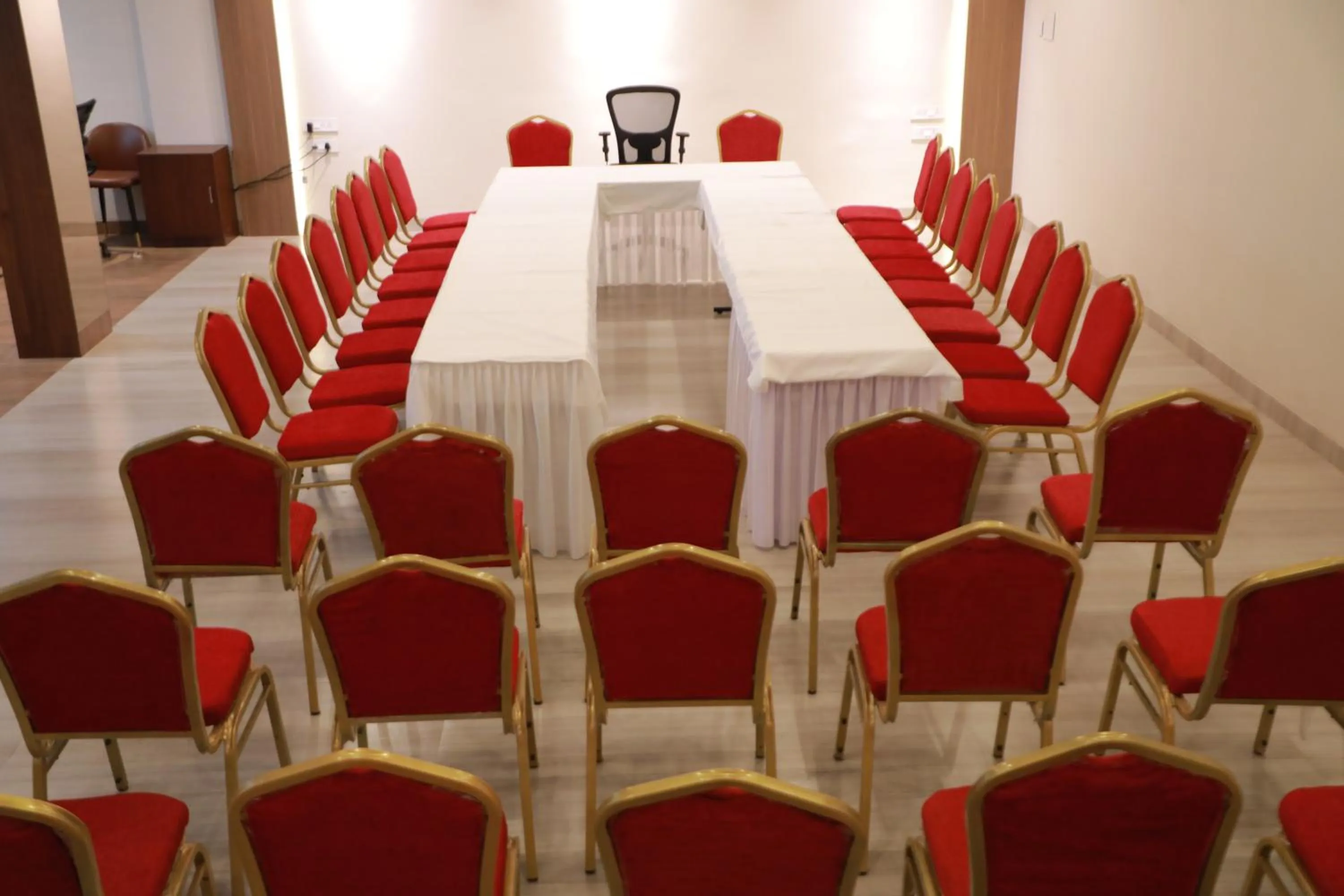 Business facilities in Magnet Hotel
