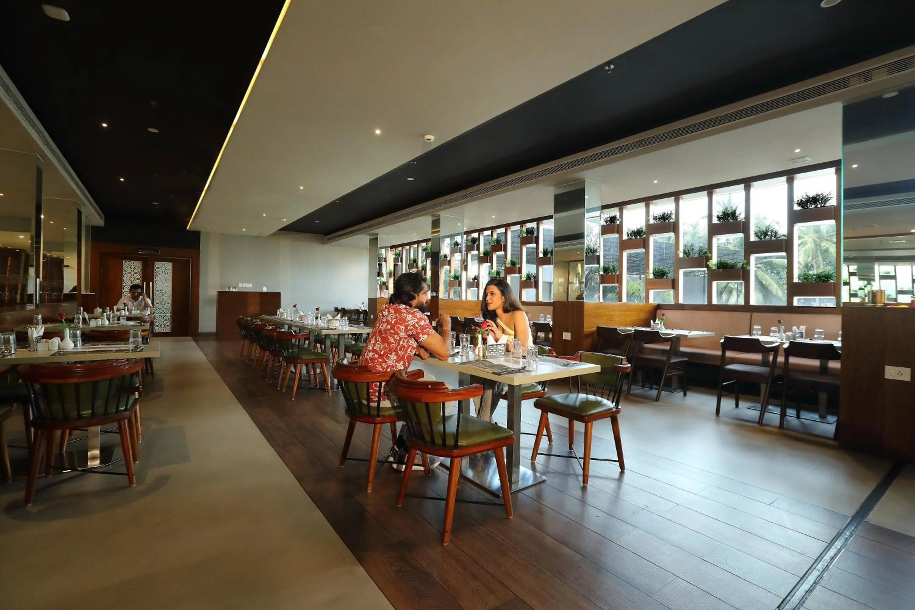 Restaurant/places to eat in Magnet Hotel