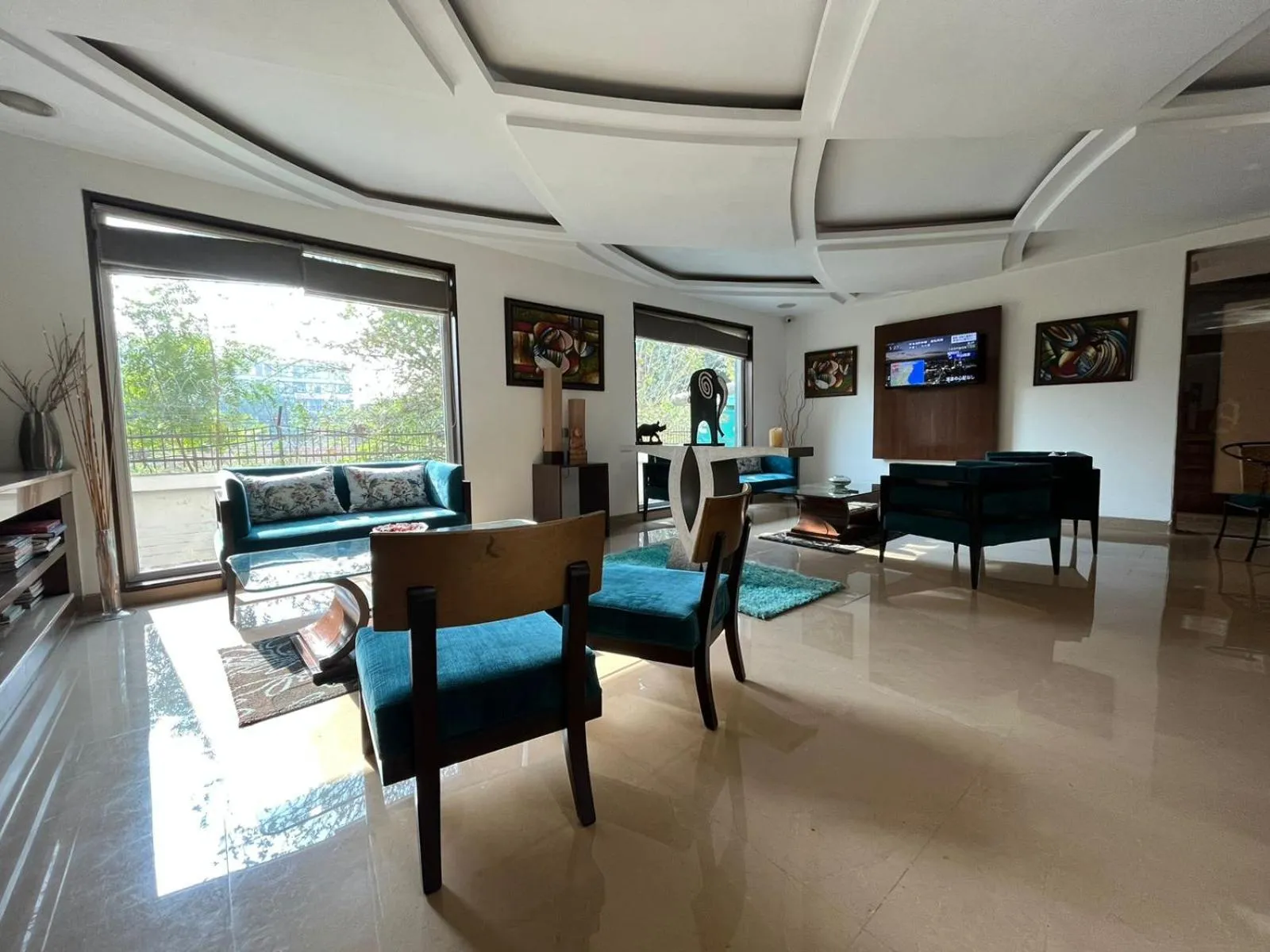 Communal lounge/ TV room in YUHI MANSIONS-A Boutique Hotel