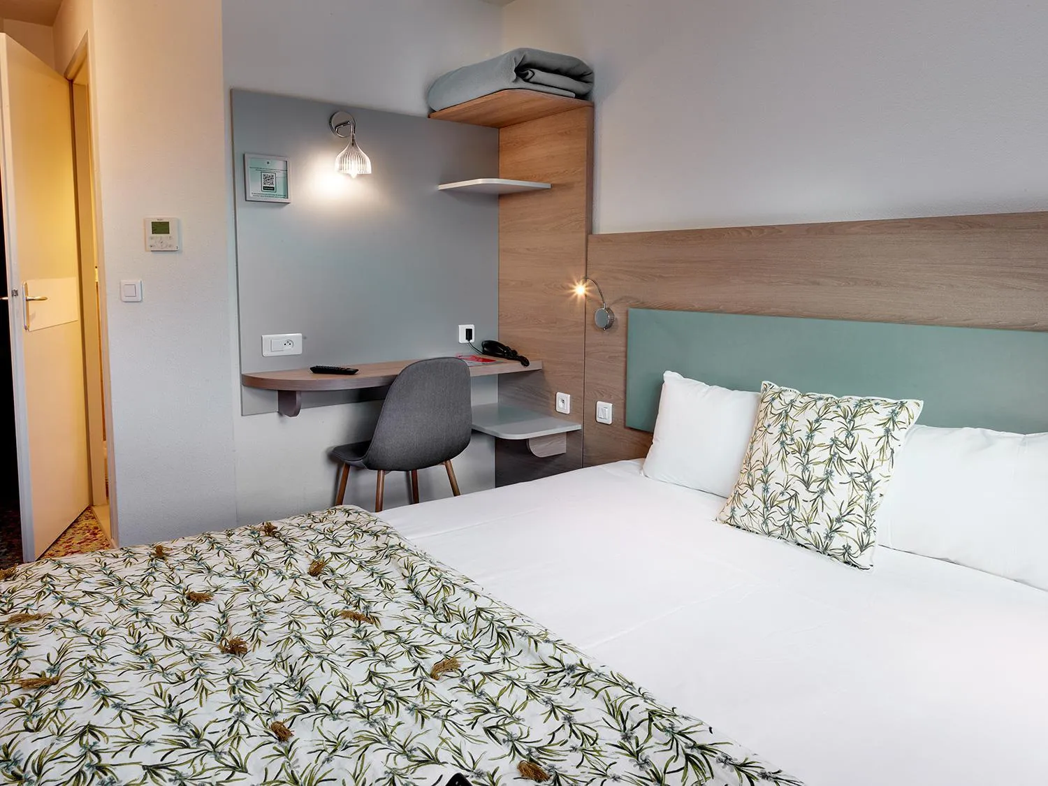 Photo of the whole room, Bed in Hôtel REVOTEL Nancy Centre Gare et Congrès