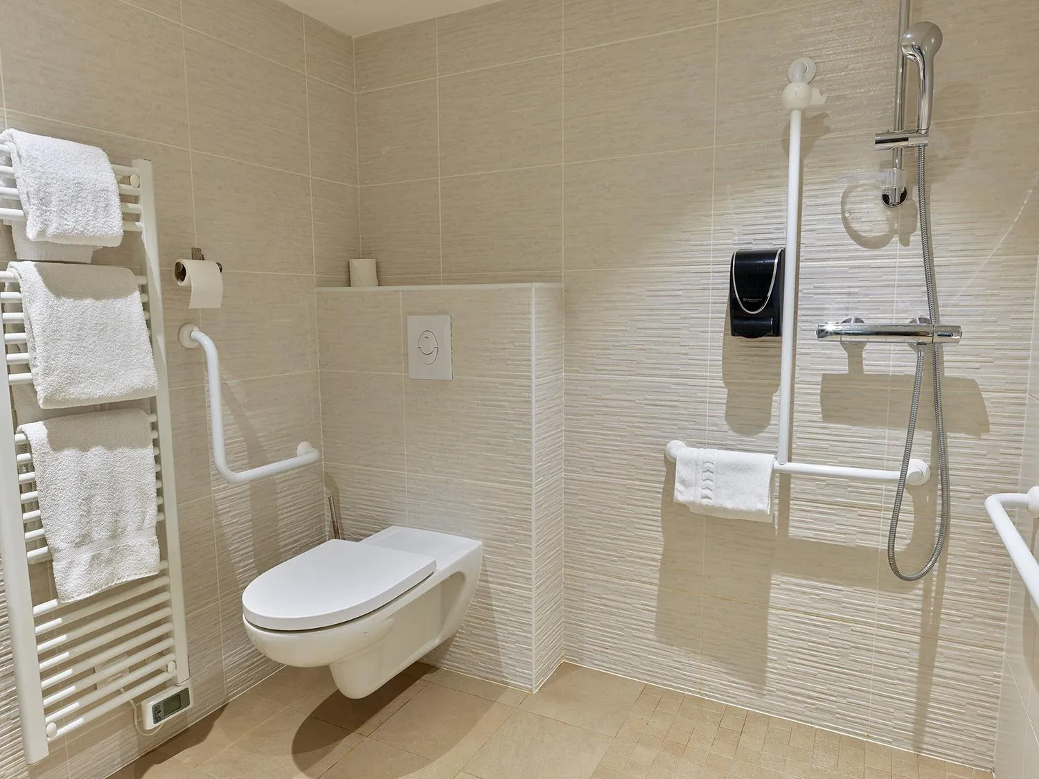 Shower in Hôtel REVOTEL Nancy Centre Gare et Congrès