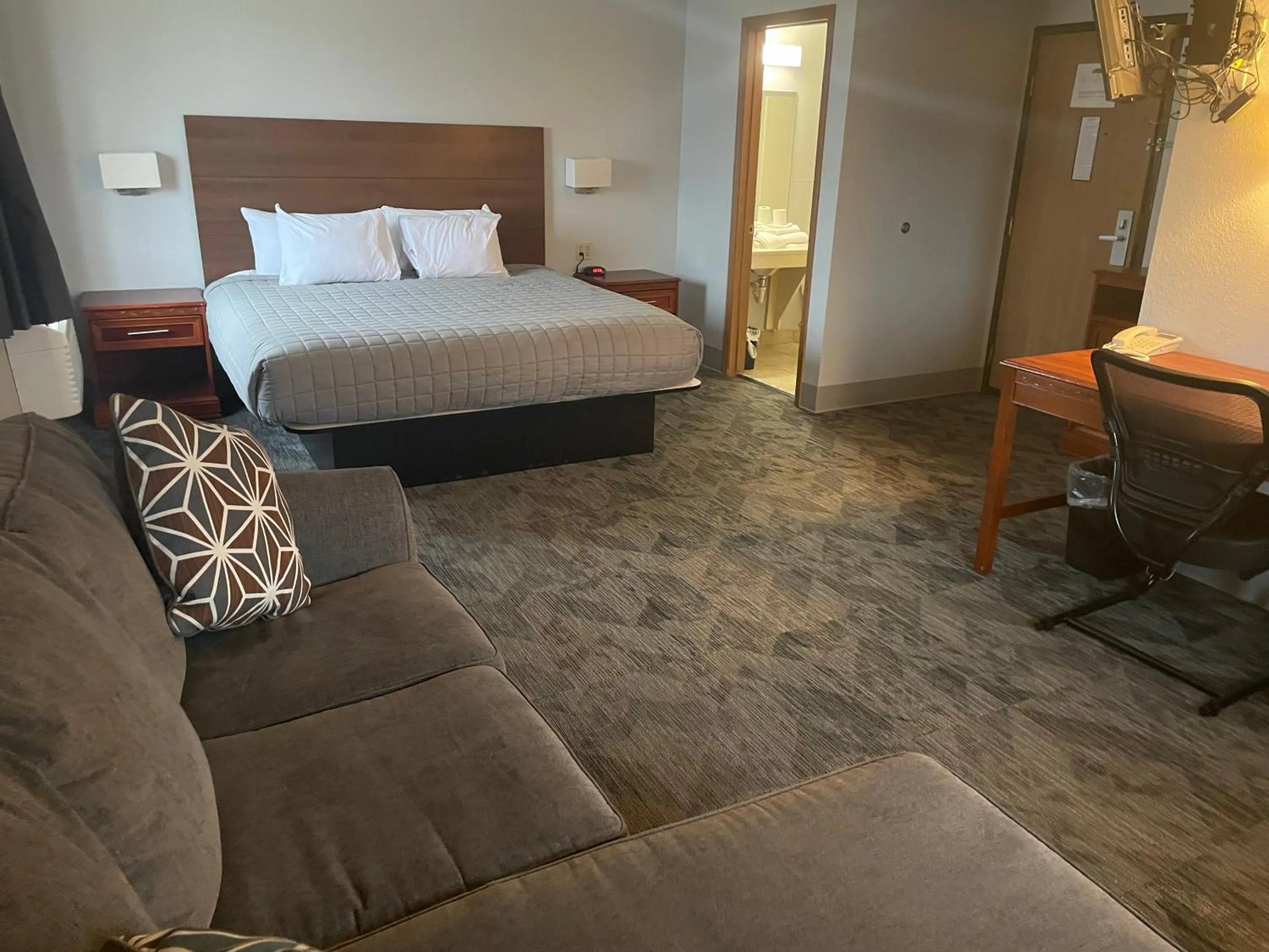 Bed in Travelodge by Wyndham Lincoln South