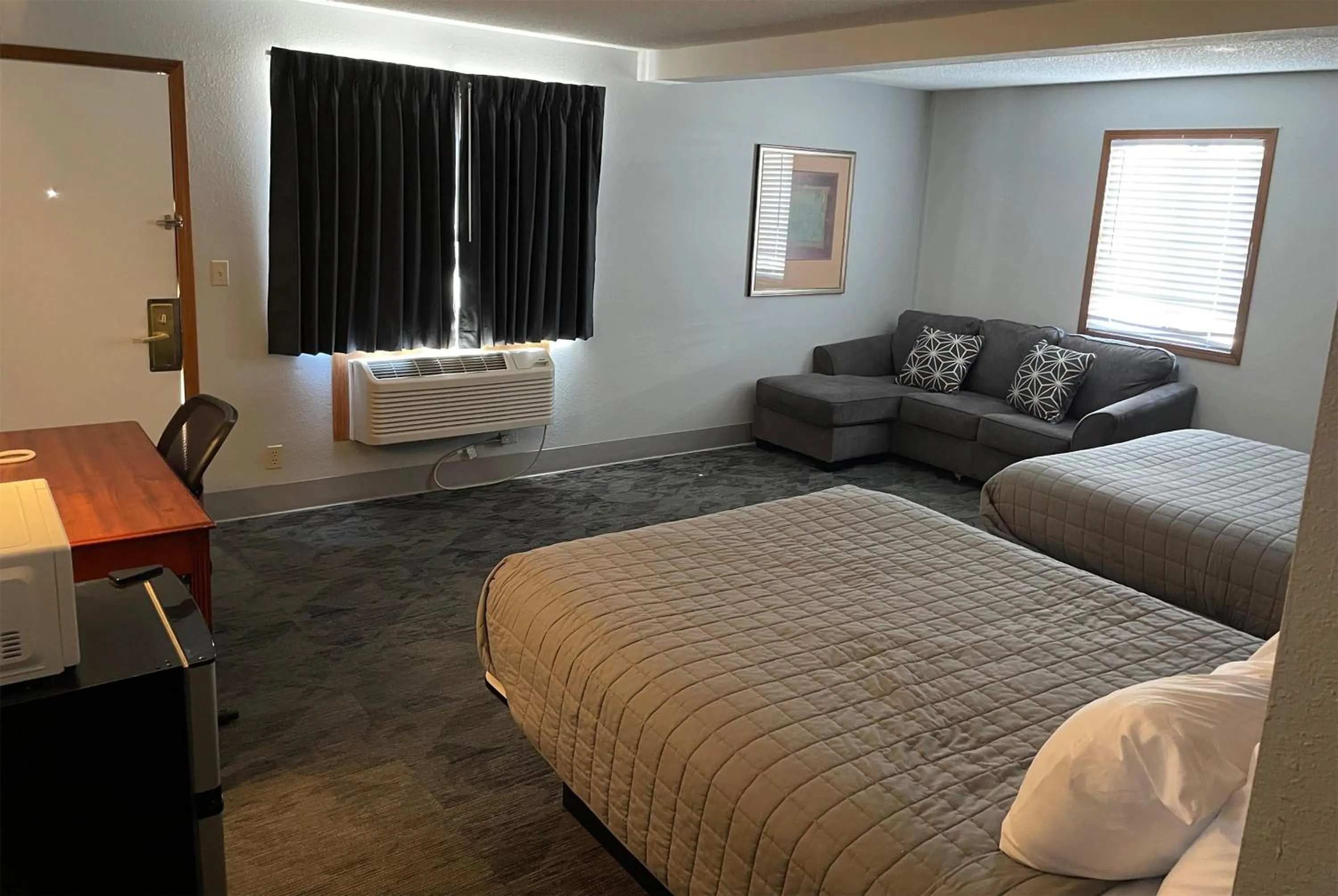 Photo of the whole room, Bed in Travelodge by Wyndham Lincoln South