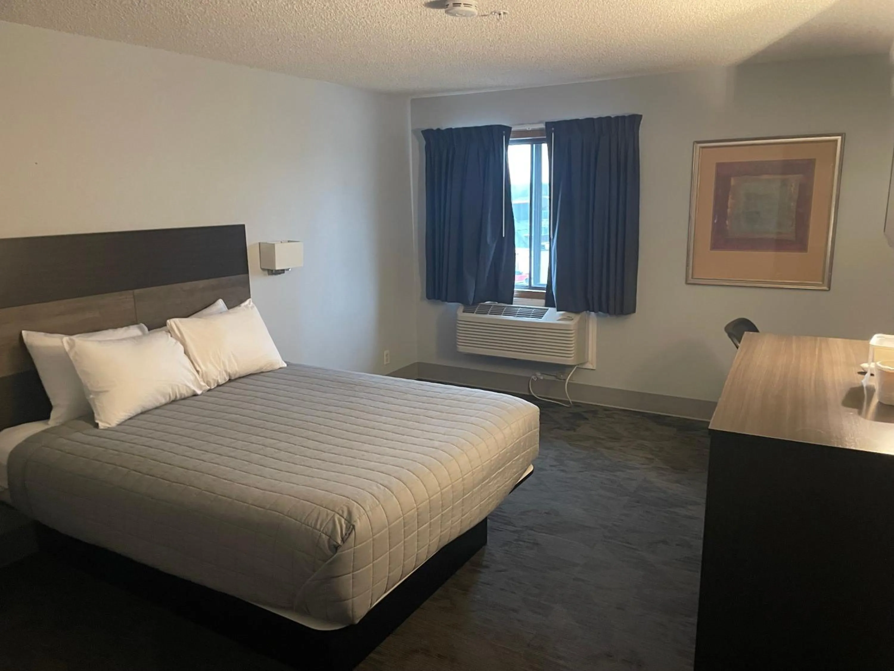 Bed in Travelodge by Wyndham Lincoln South