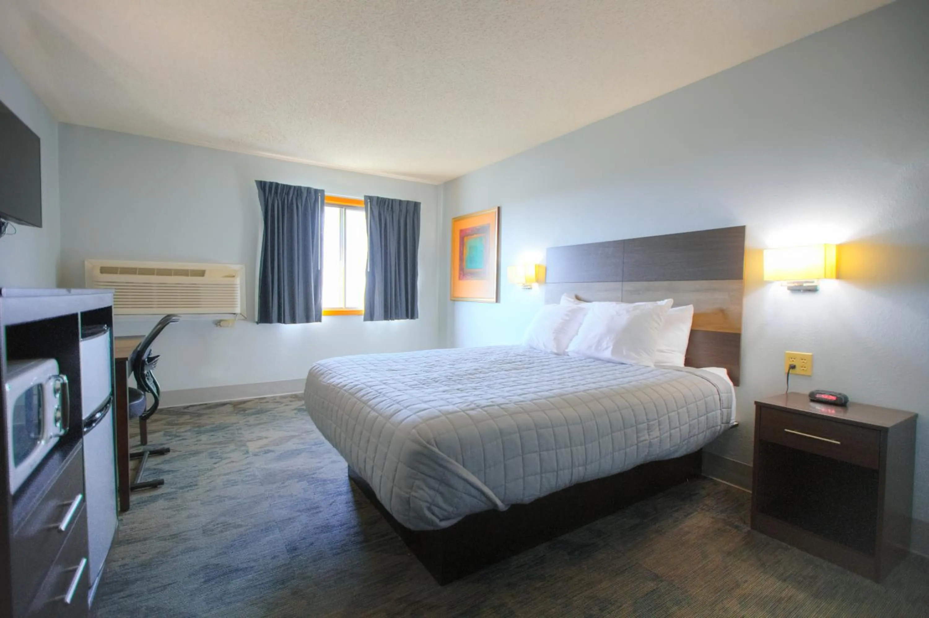 Bed in Travelodge by Wyndham Lincoln South