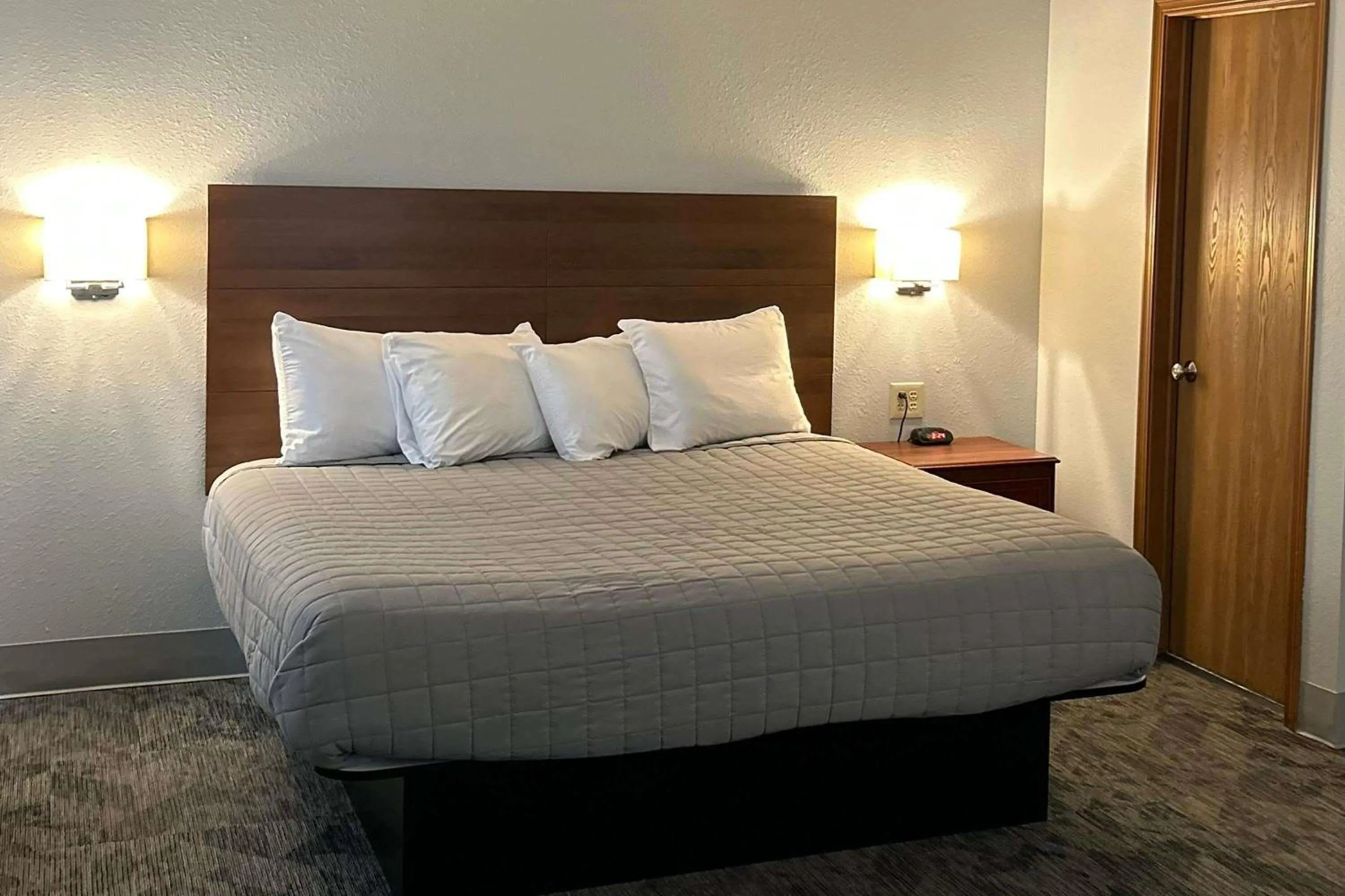 Photo of the whole room, Bed in Travelodge by Wyndham Lincoln South