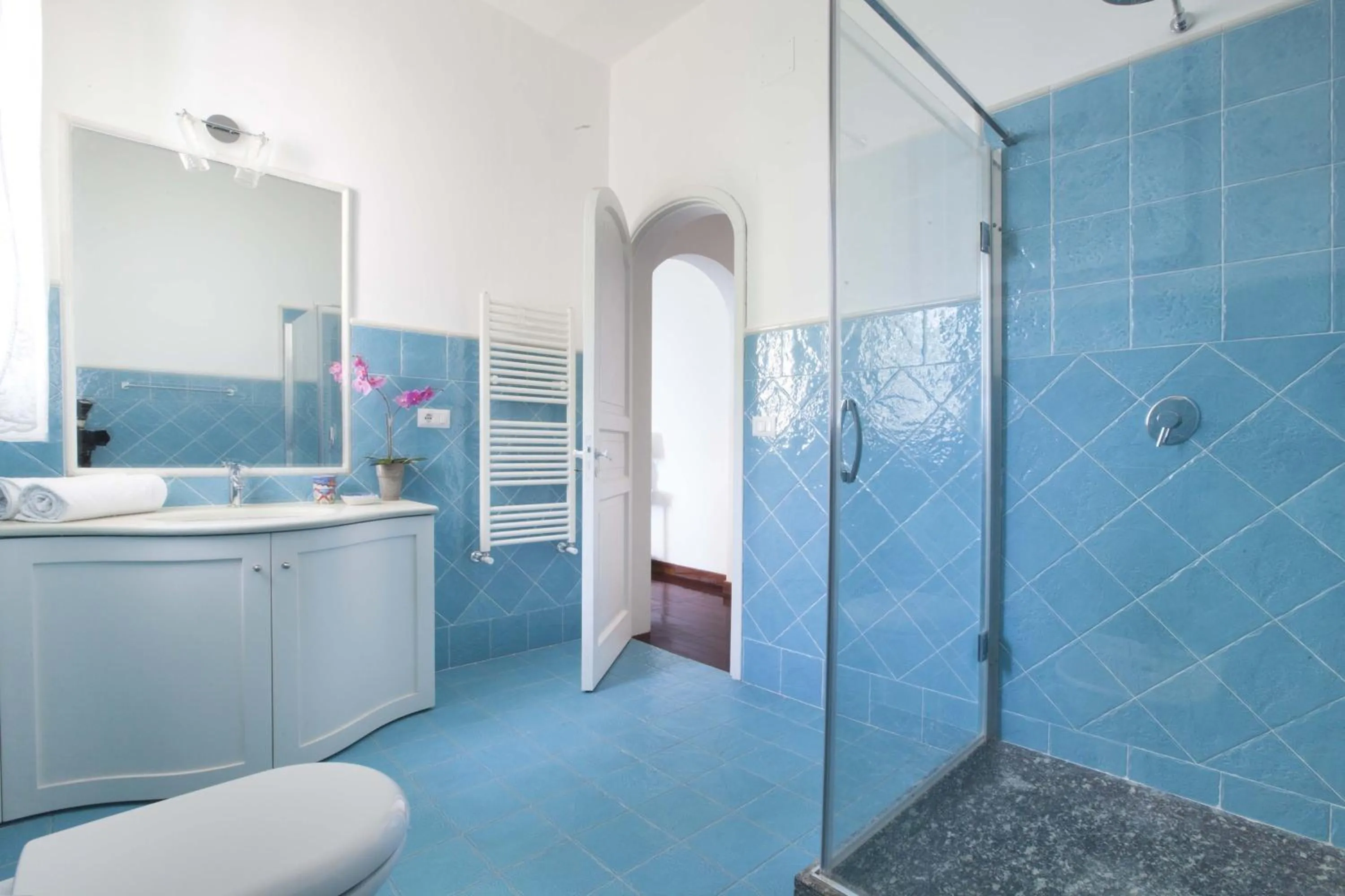 Bathroom in Amore Rentals - Villa Lo Scoglio