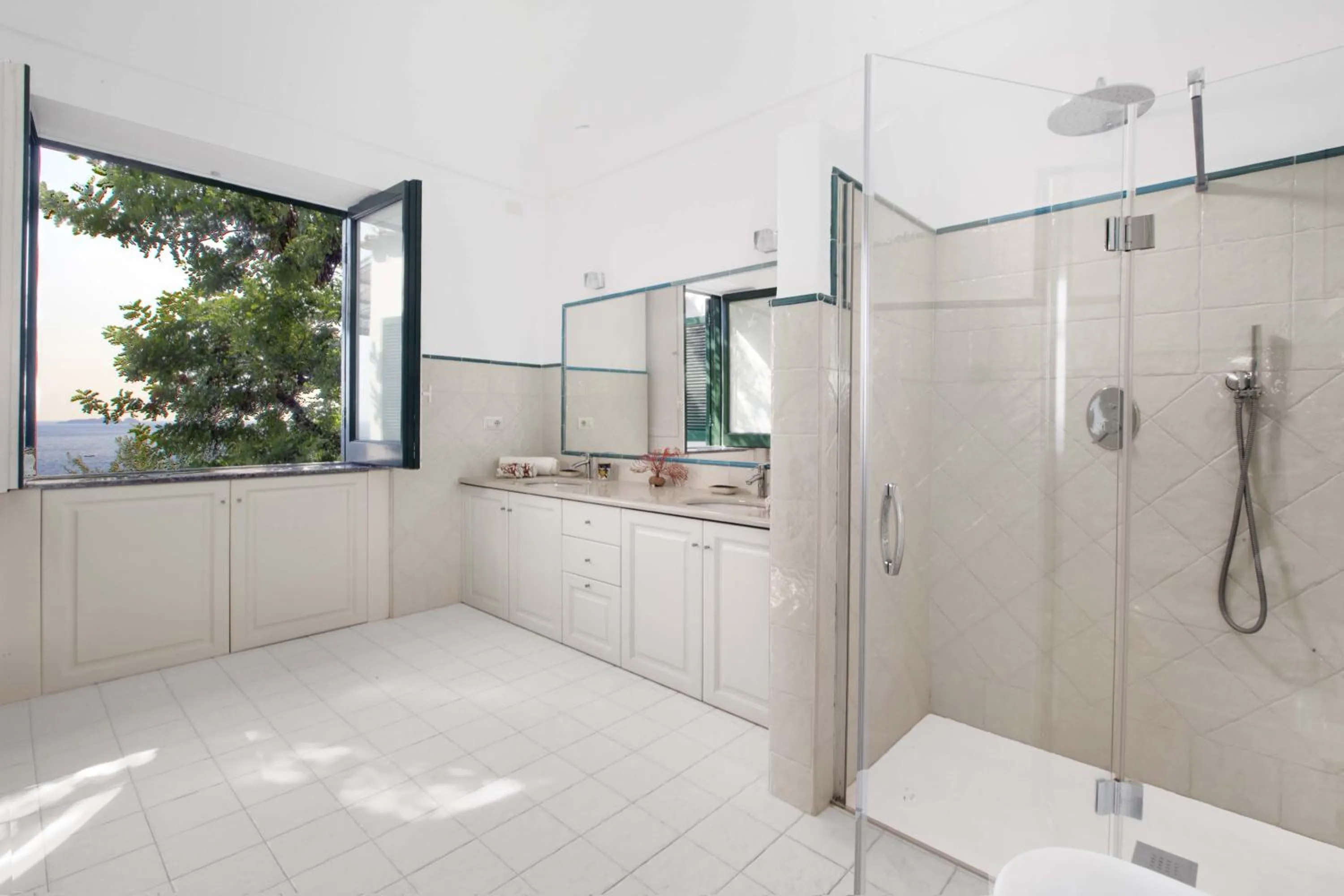 Bathroom in Amore Rentals - Villa Lo Scoglio