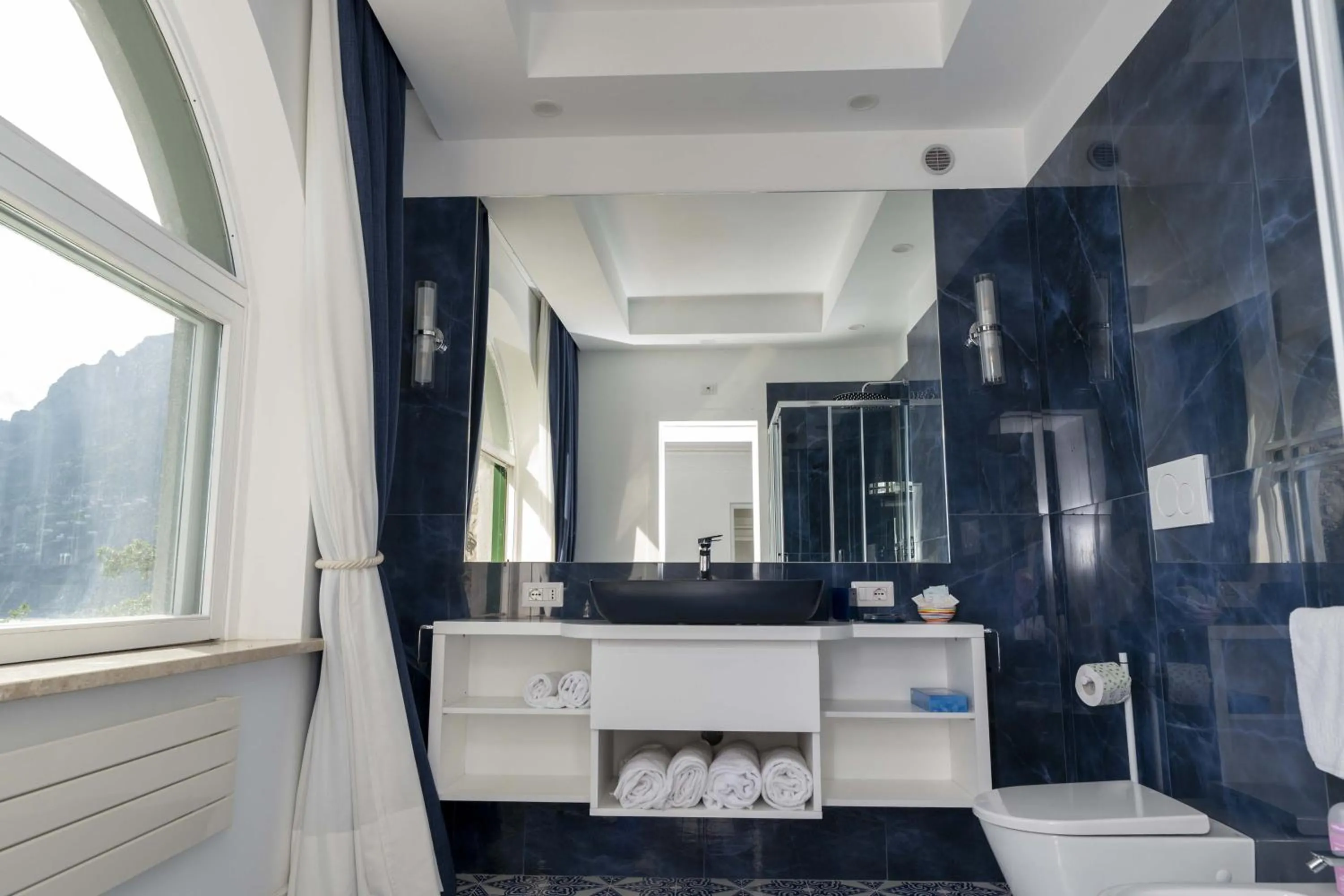 Bathroom in Amore Rentals - Villa Lo Scoglio