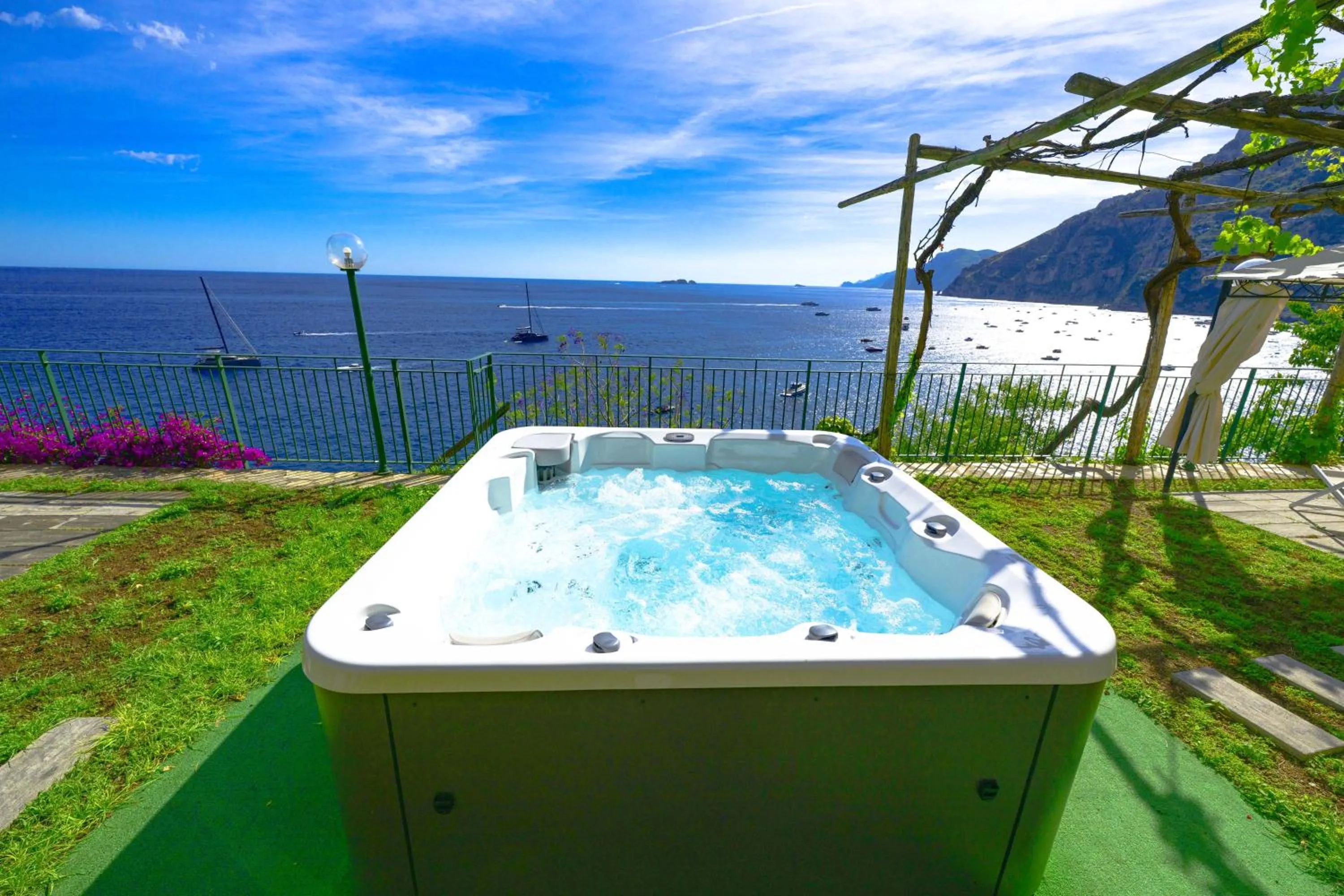 Hot Tub in Amore Rentals - Villa Lo Scoglio