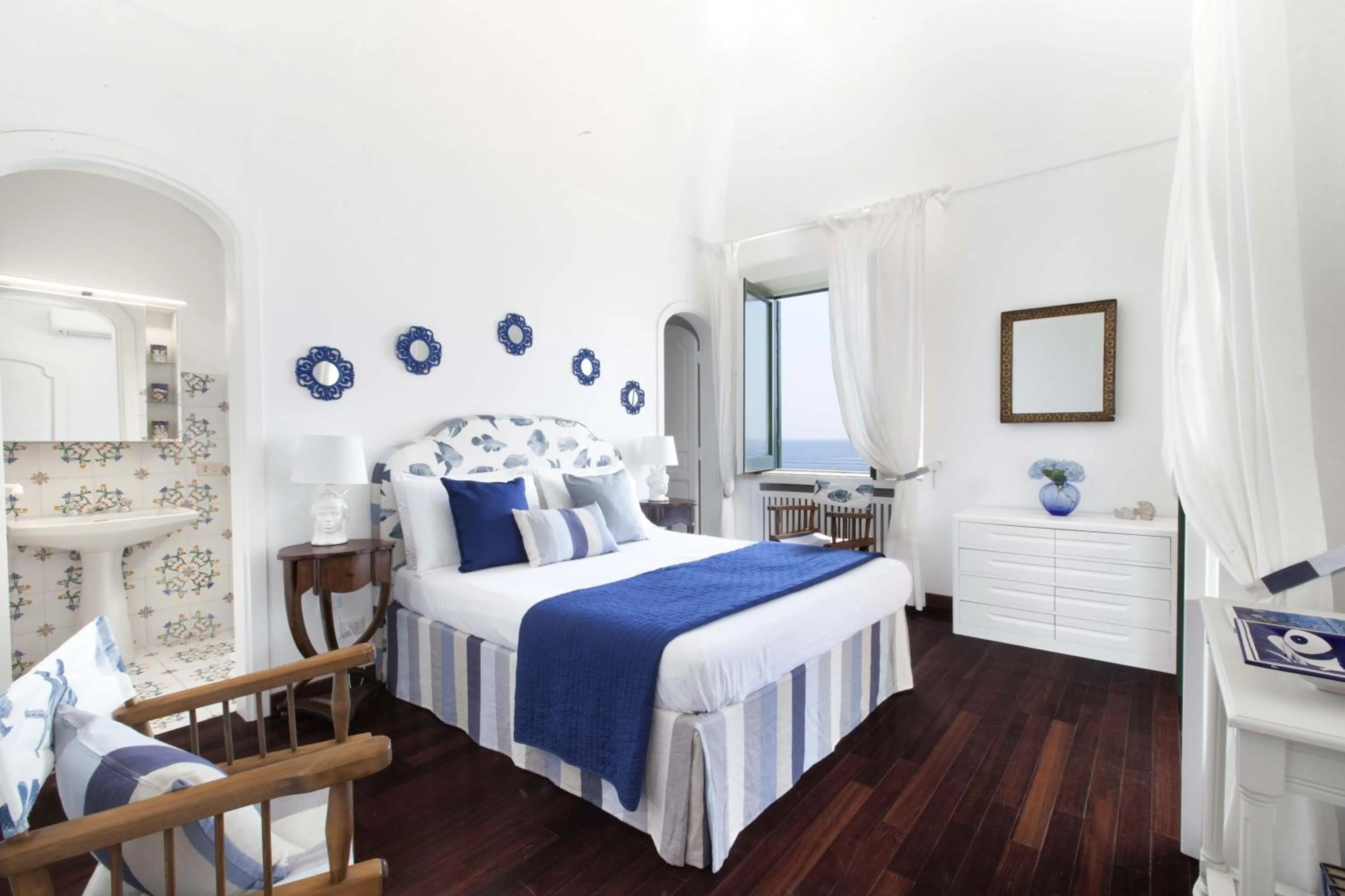 Bedroom, Bed in Amore Rentals - Villa Lo Scoglio