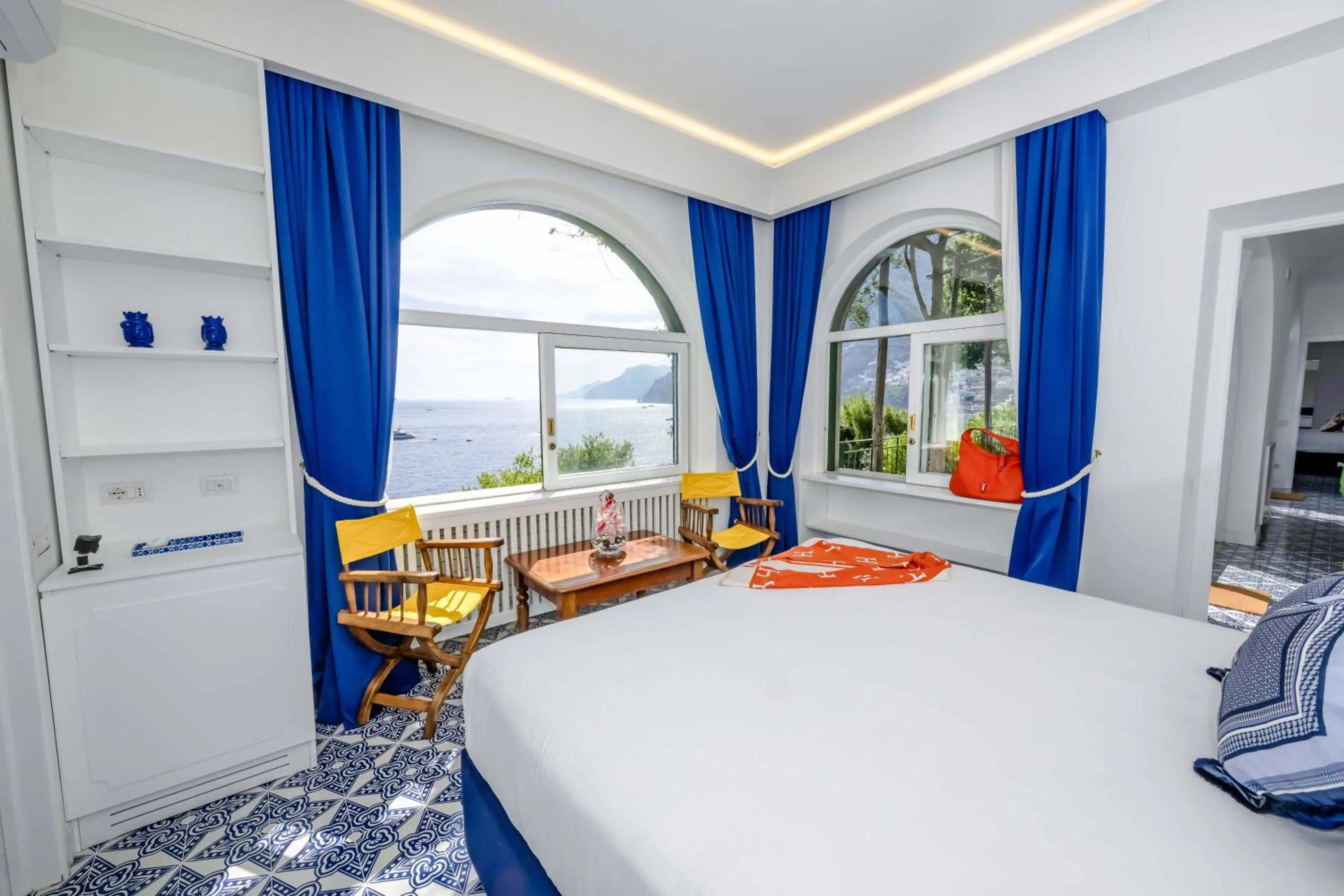 Bedroom, Bed in Amore Rentals - Villa Lo Scoglio