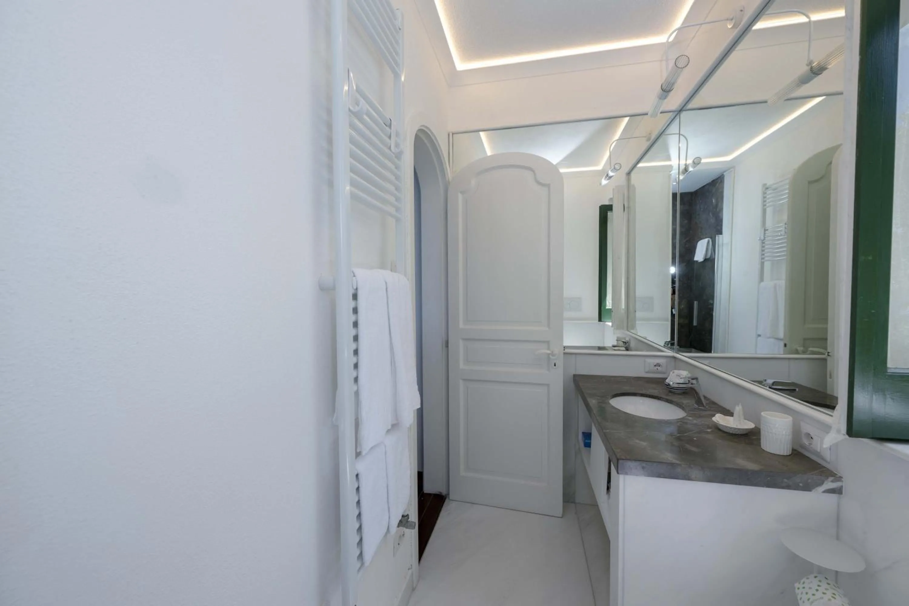 Bathroom in Amore Rentals - Villa Lo Scoglio