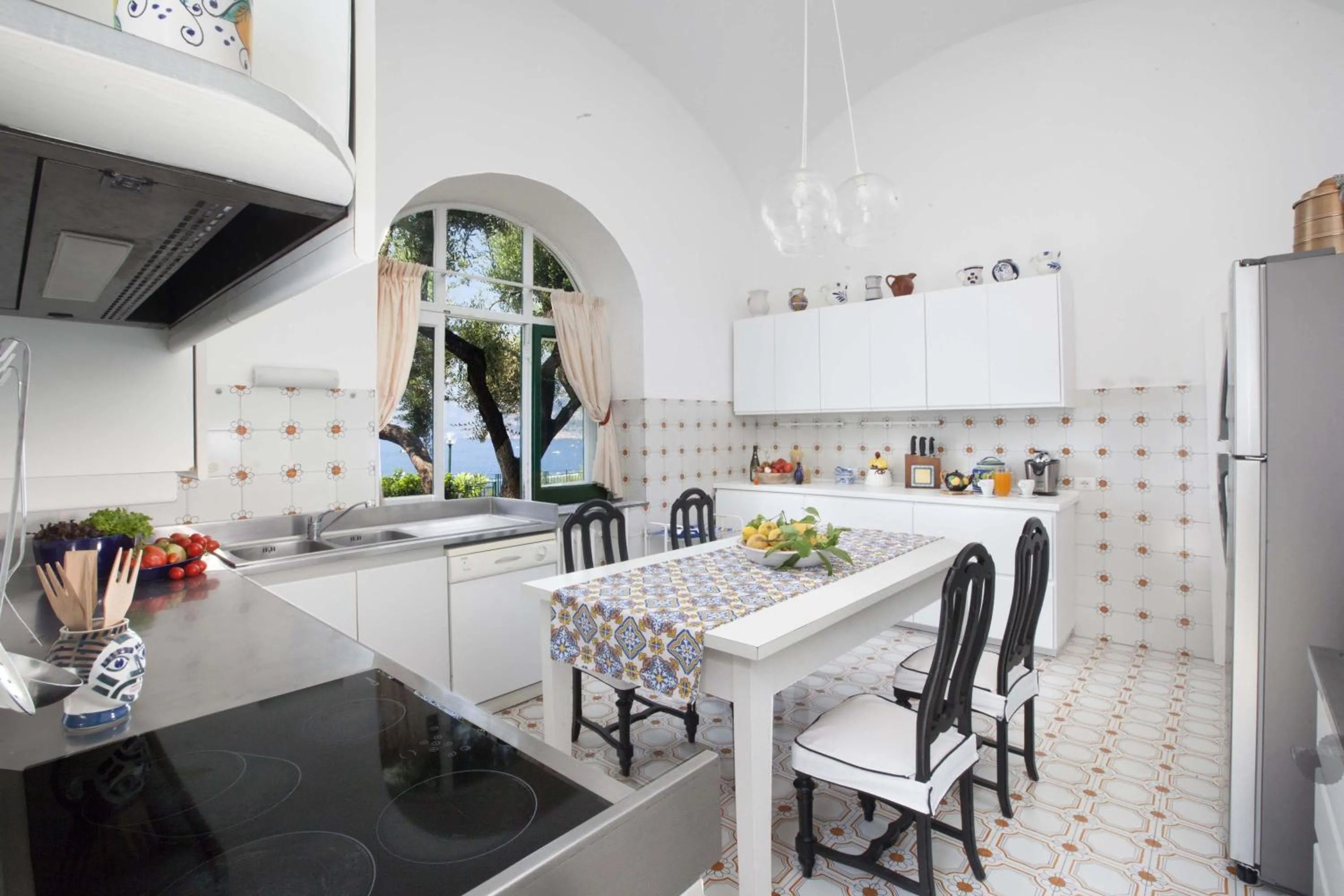 Kitchen or kitchenette in Amore Rentals - Villa Lo Scoglio