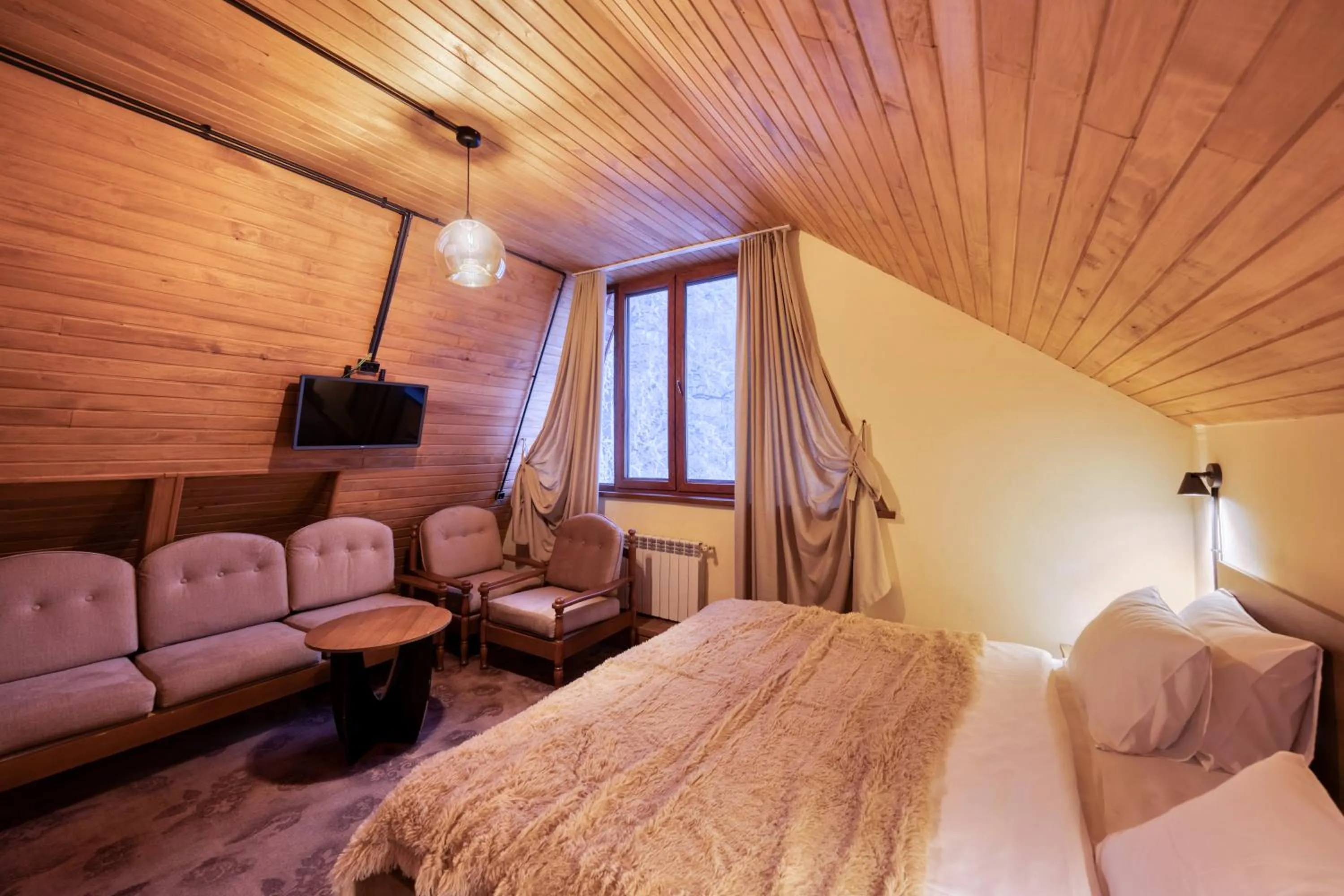 Bed in Alpine Castle Hotel