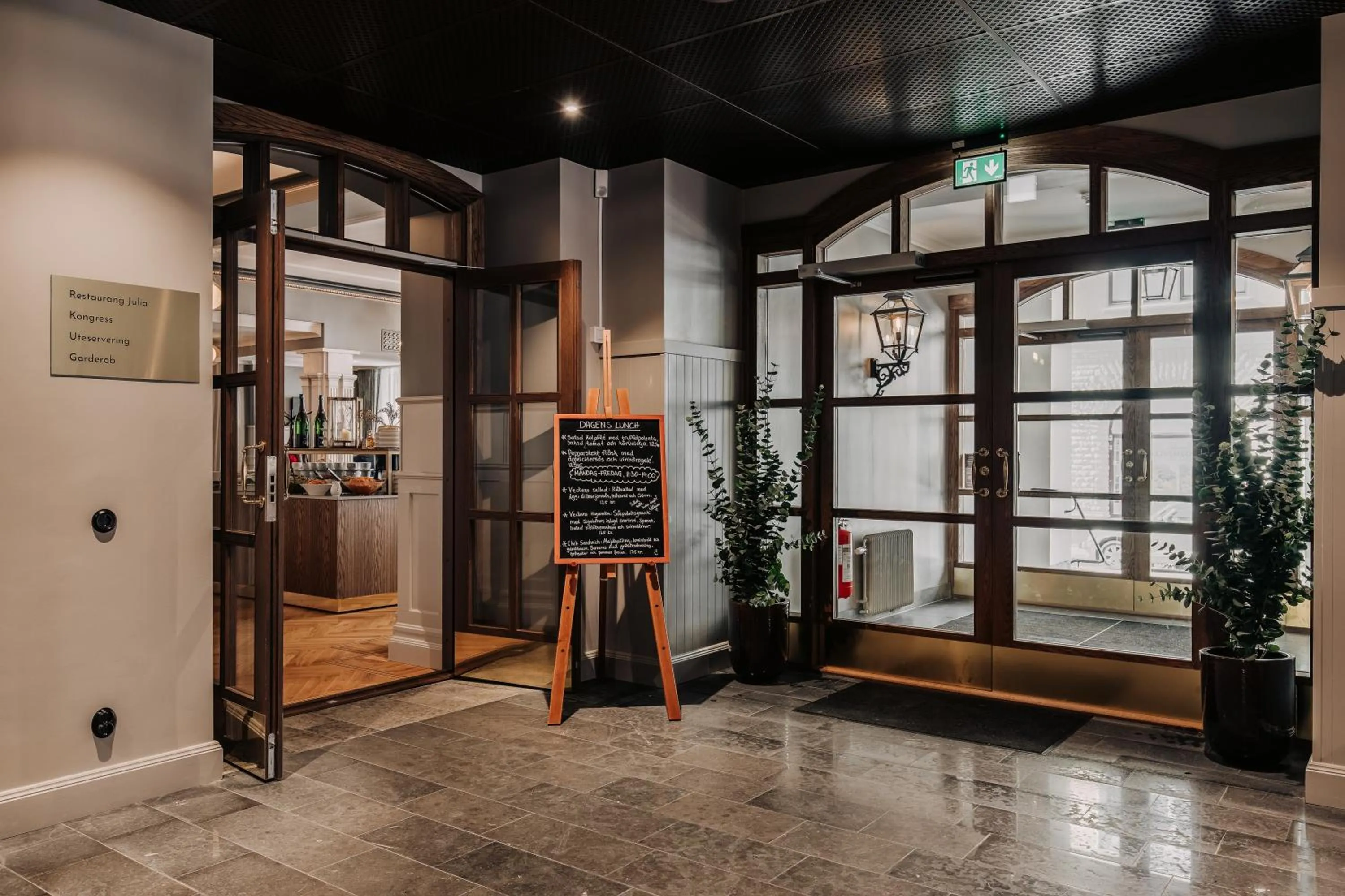 Restaurant/places to eat in Skara Stadshotell