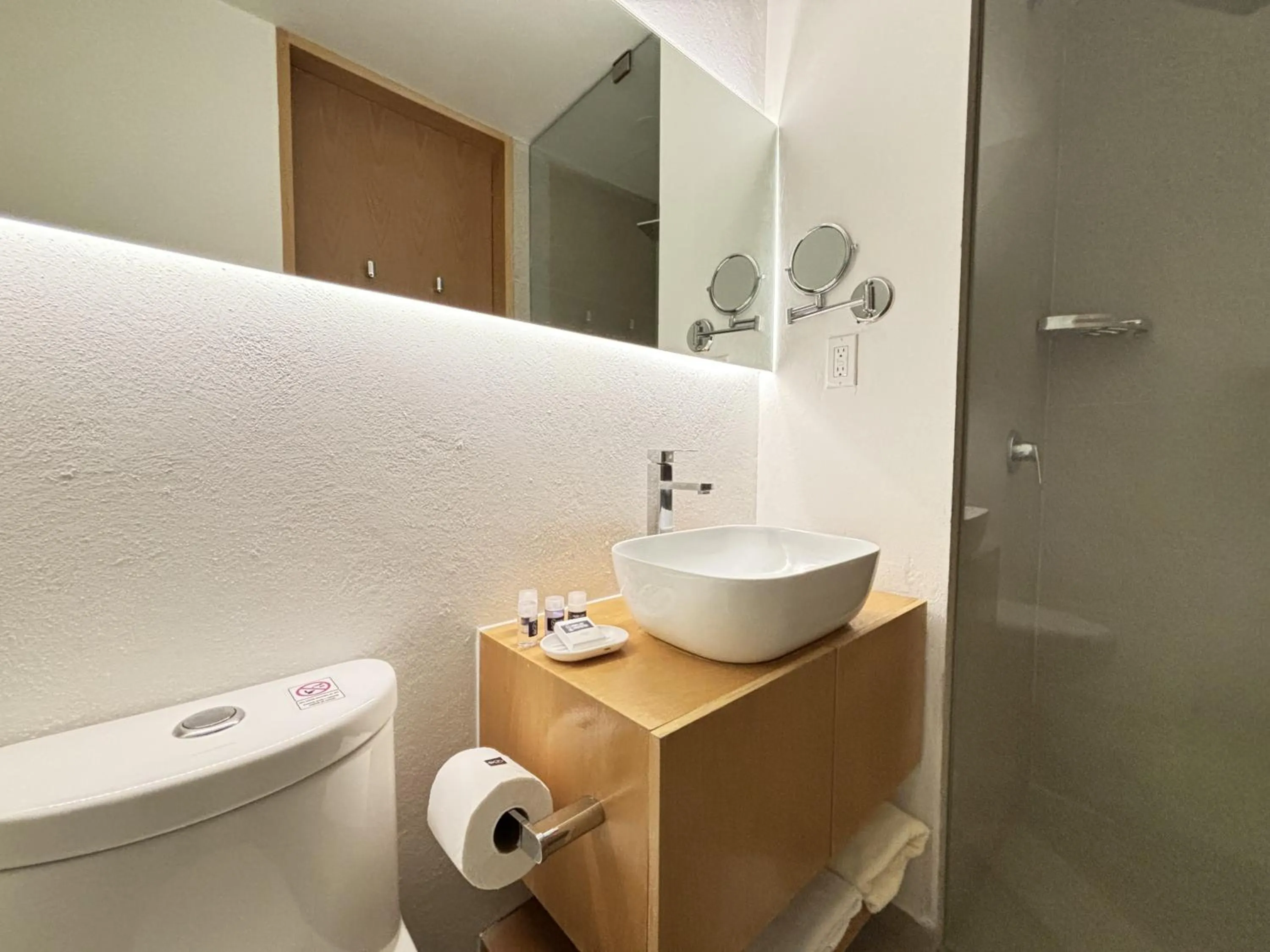 Shower in Park Life Condesa Hipódromo