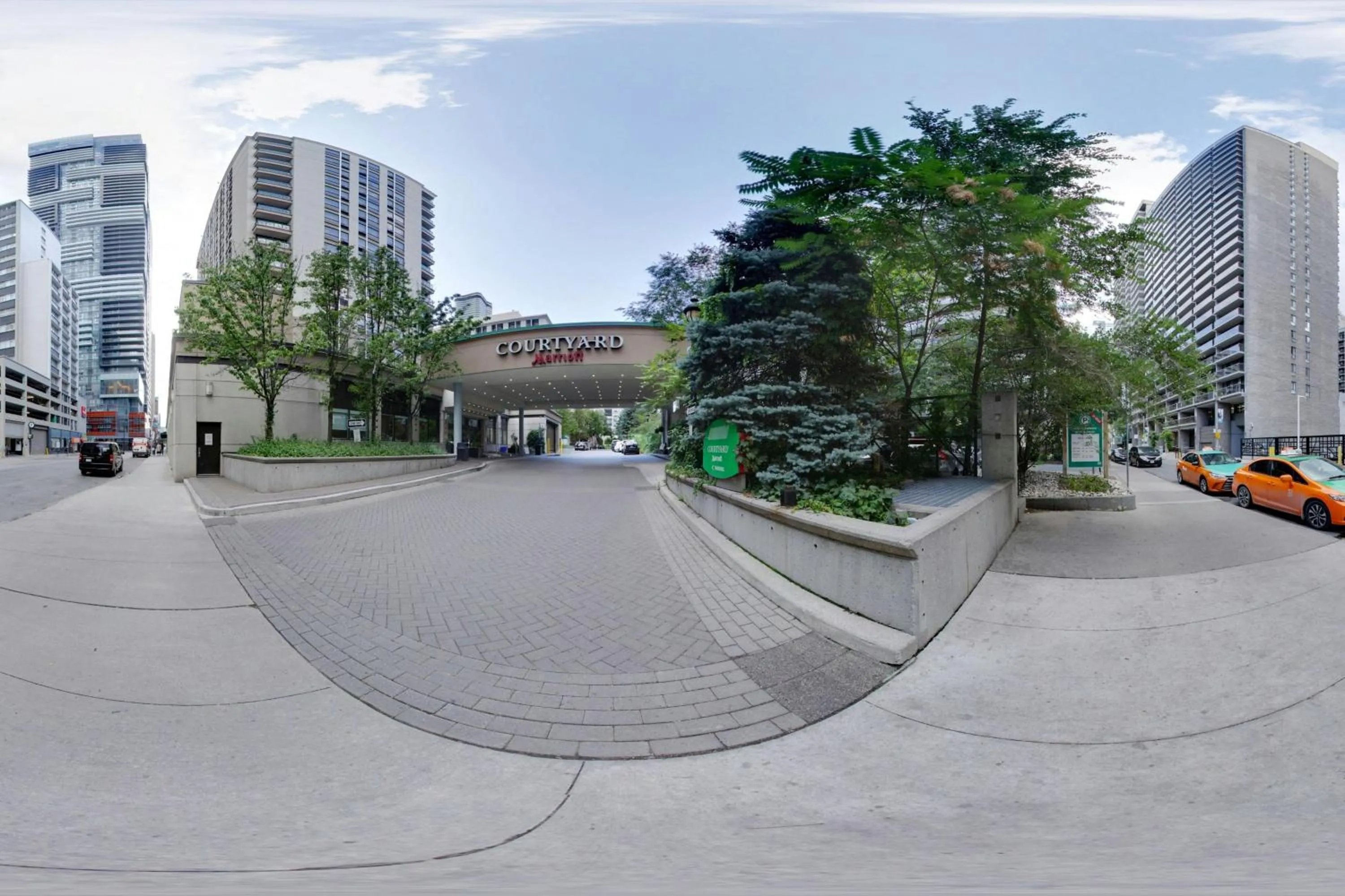 Property building in Courtyard by Marriott Toronto Downtown