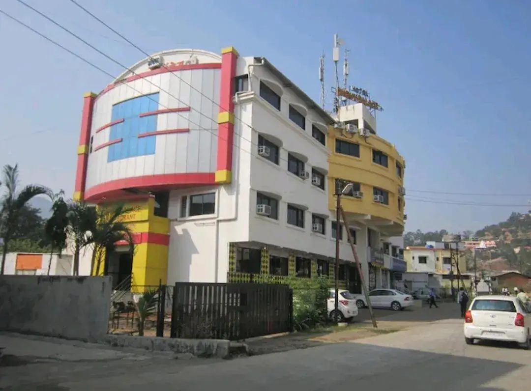 Property building in Hotel Dhruv Palace Property building in Hotel Dhruv Palace