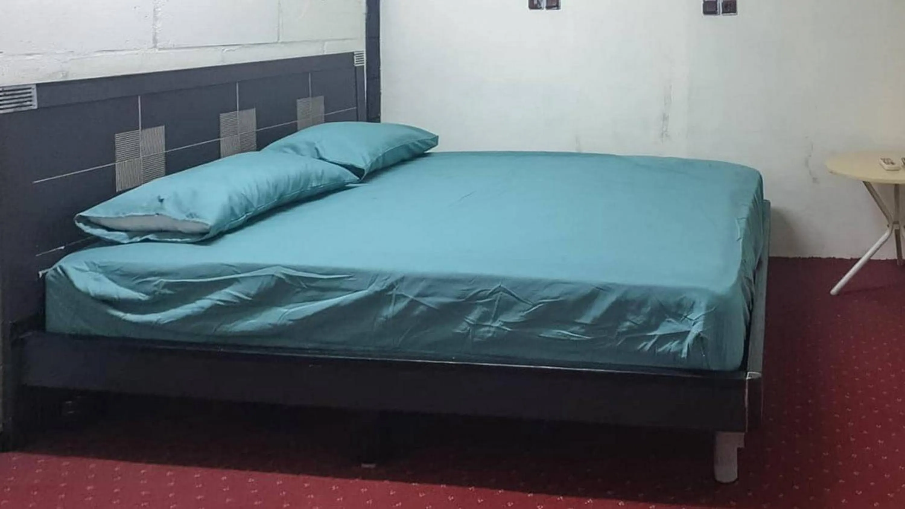 Bedroom, Bed in Rocky Guest House Syariah Mitra RedDoorz