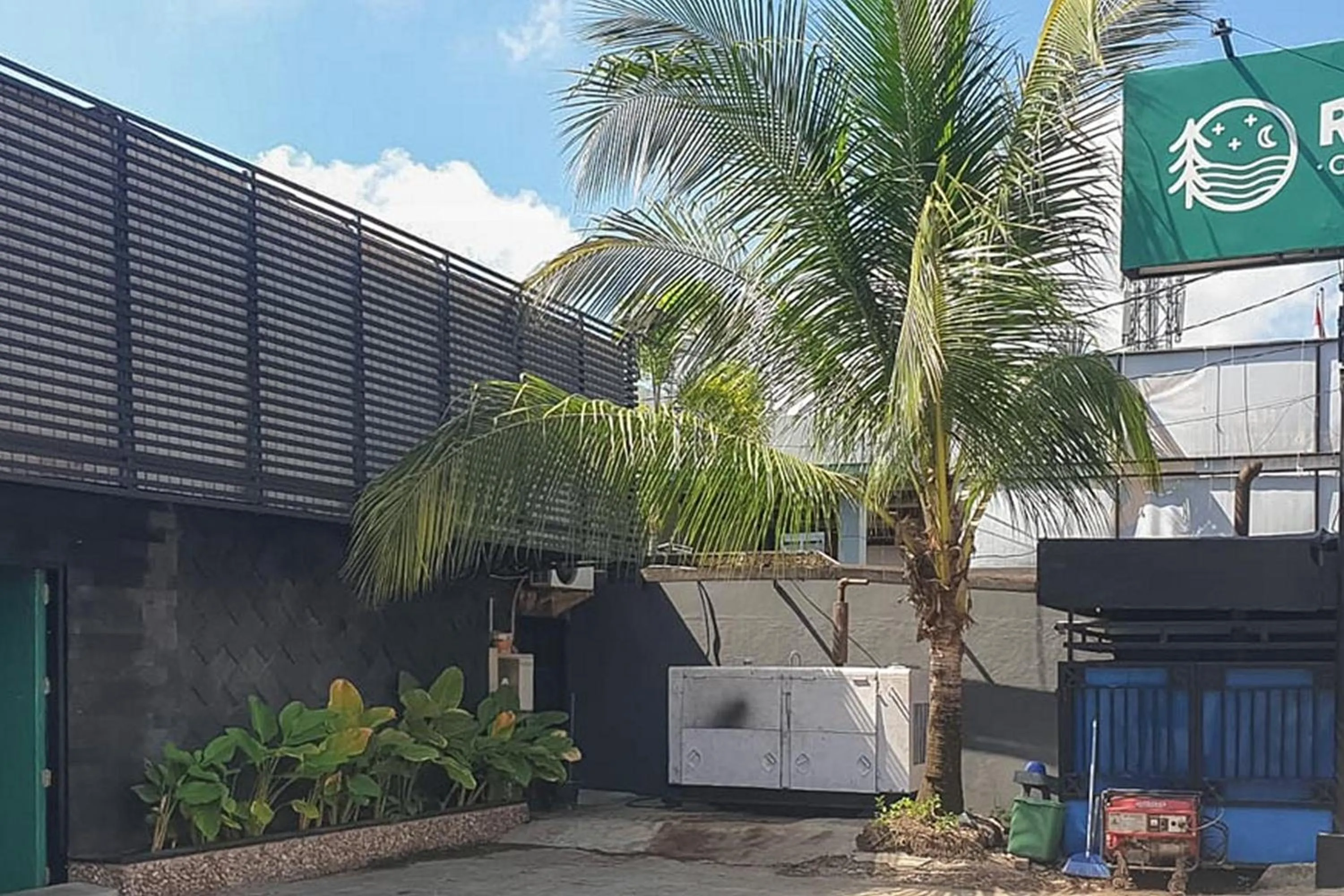 Facade/entrance in Rocky Guest House Syariah Mitra RedDoorz