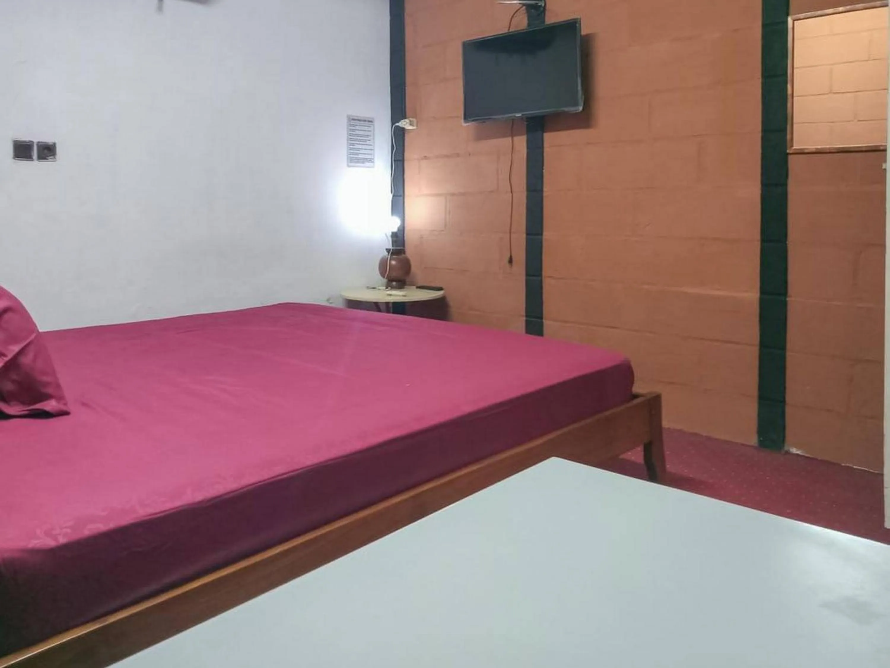 Bedroom, Bed in Rocky Guest House Syariah Mitra RedDoorz