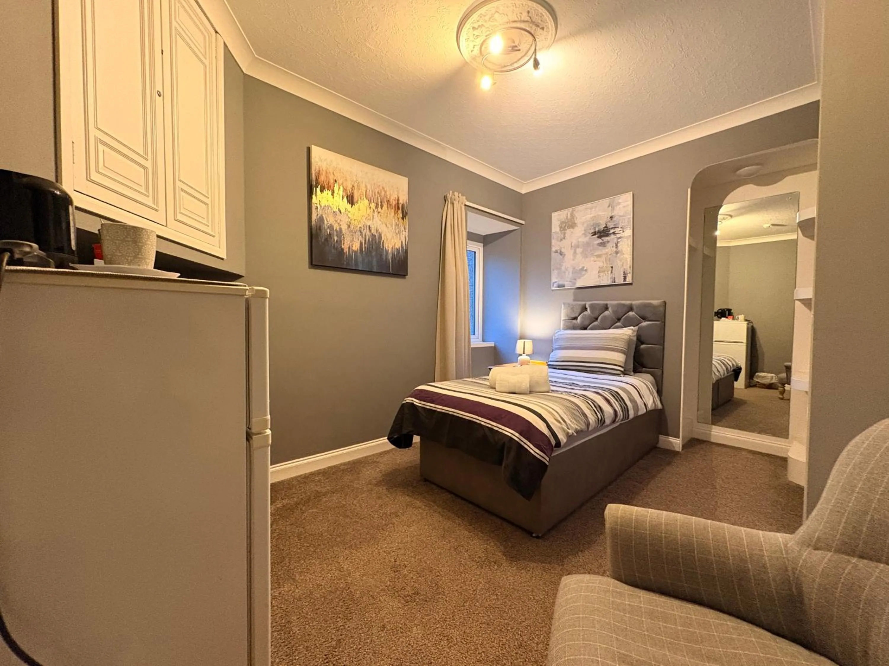 Photo of the whole room, Bed in Winmar