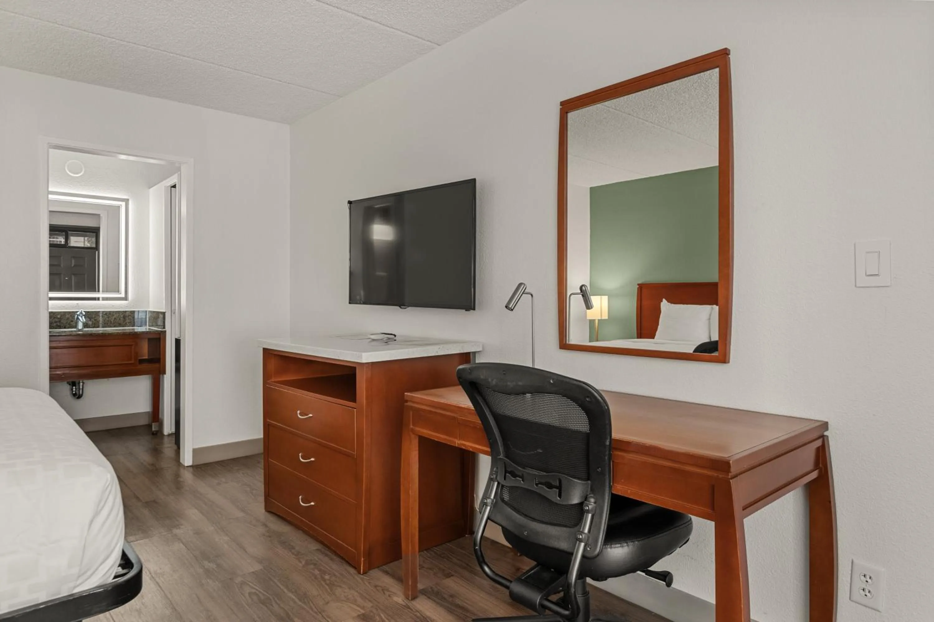 TV and multimedia, Bed in Vagabond Inn Executive Old Town