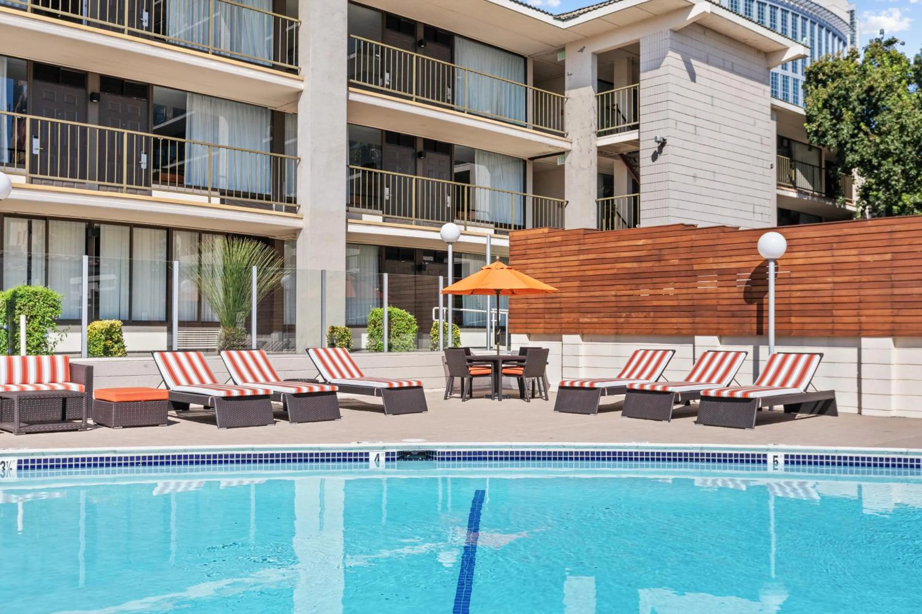 Pool view in Vagabond Inn Executive Old Town