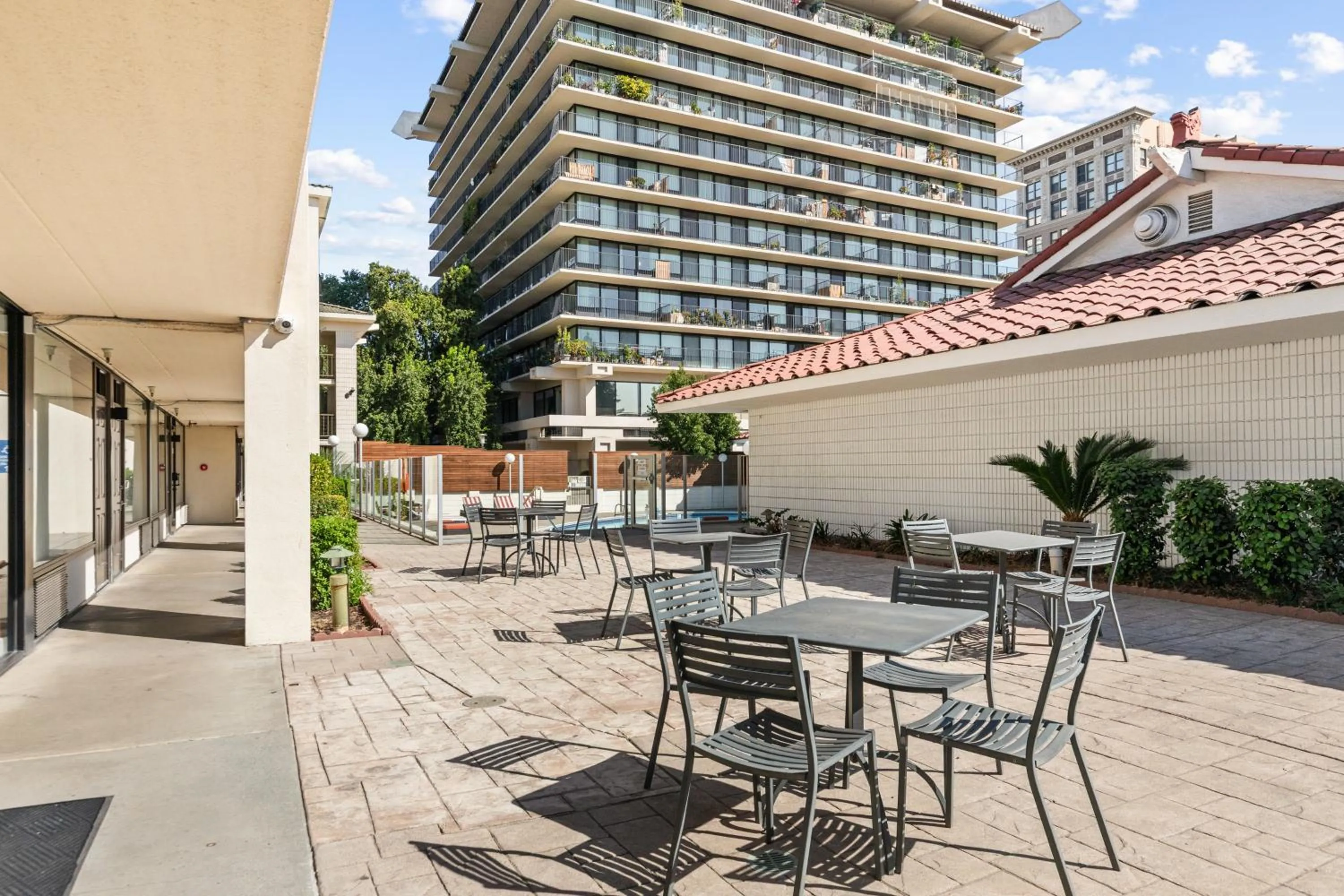 Property building in Vagabond Inn Executive Old Town