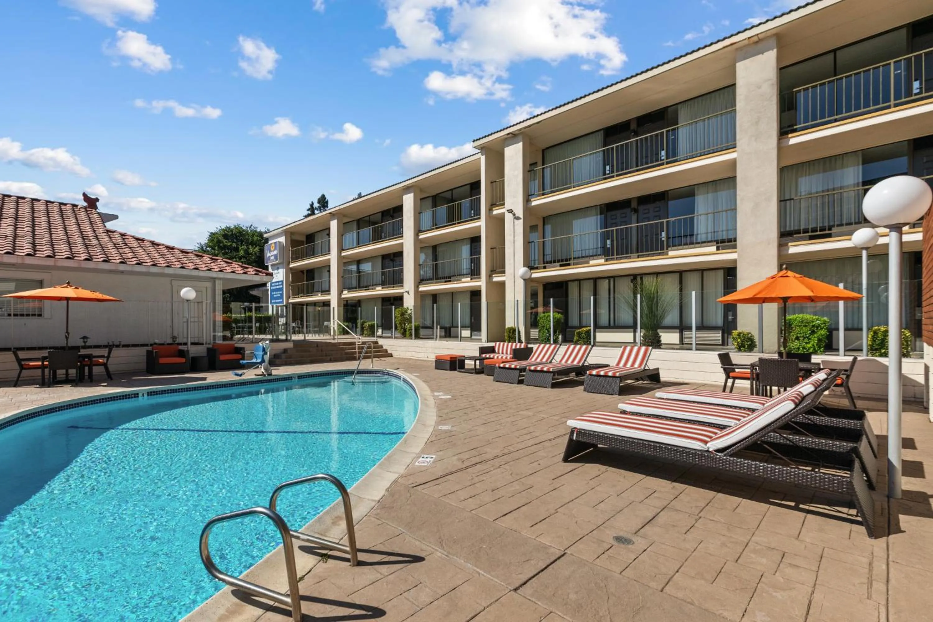 Pool view in Vagabond Inn Executive Old Town