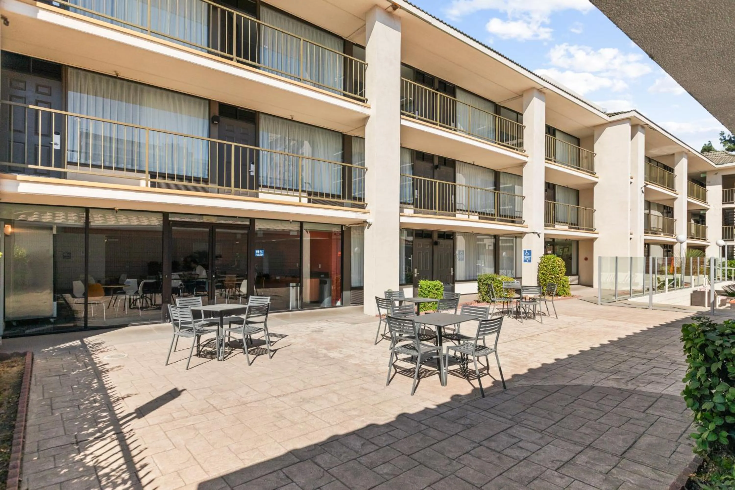 Patio in Vagabond Inn Executive Old Town