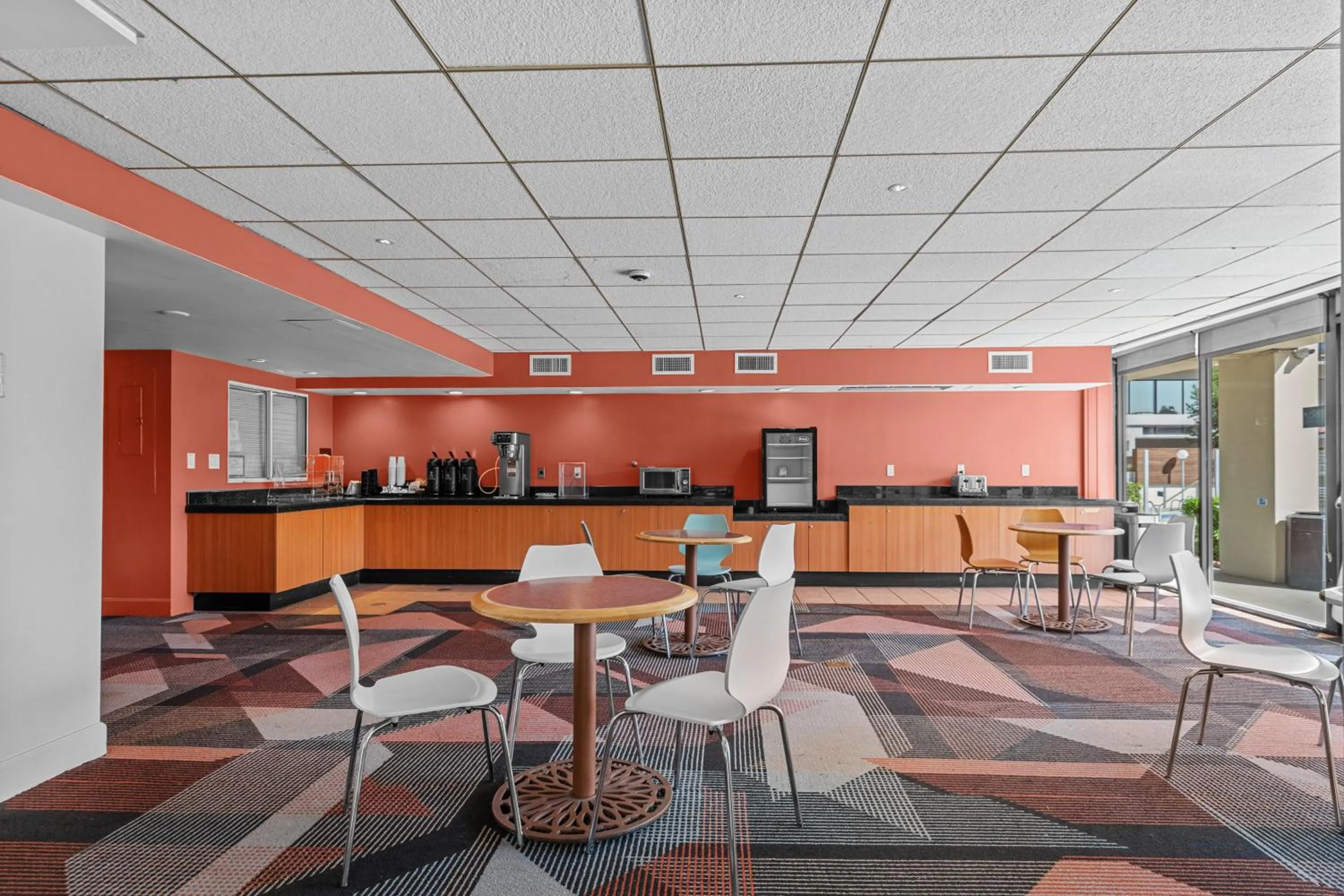 Dining area in Vagabond Inn Executive Old Town