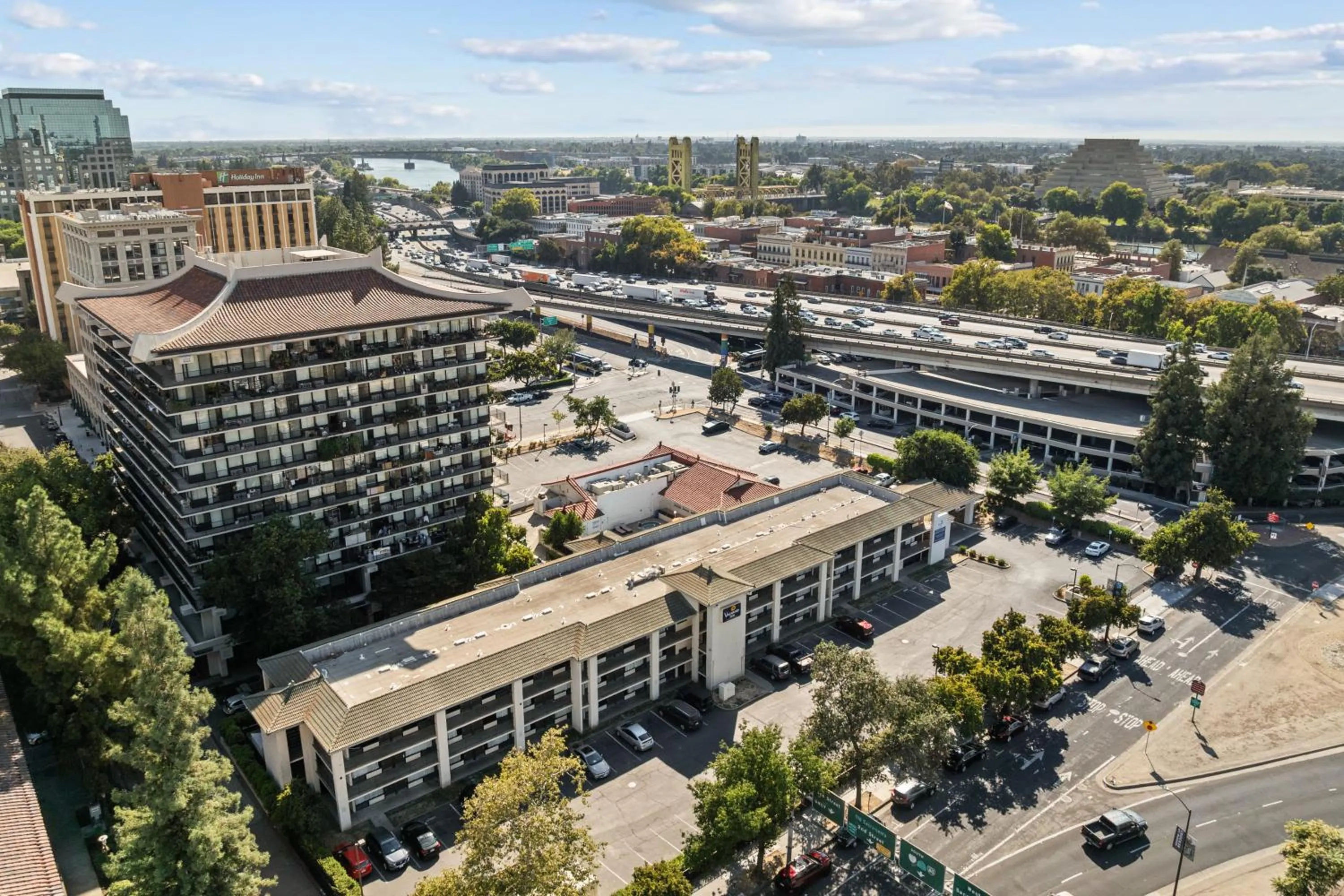 Neighbourhood in Vagabond Inn Executive Old Town