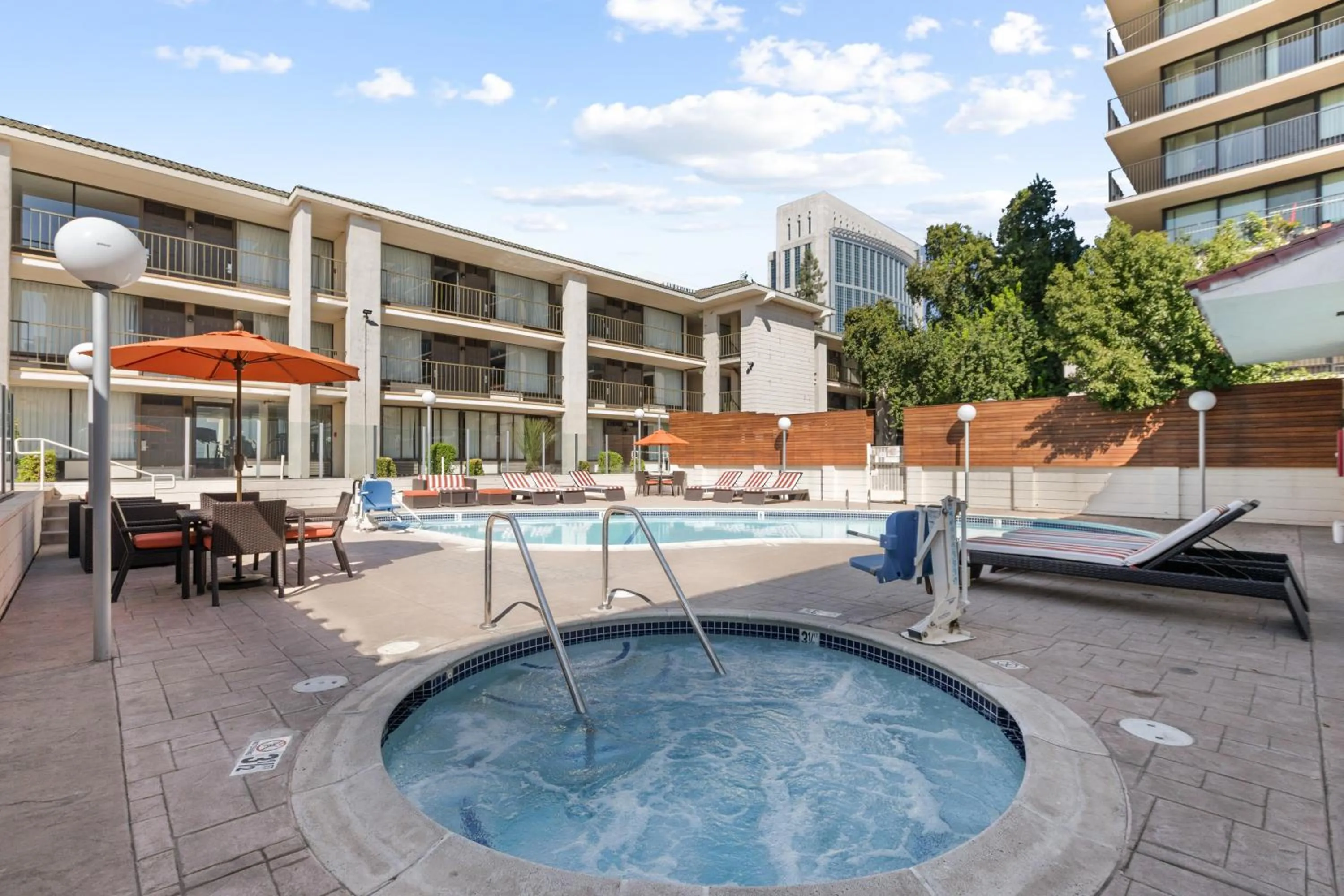 Day in Vagabond Inn Executive Old Town