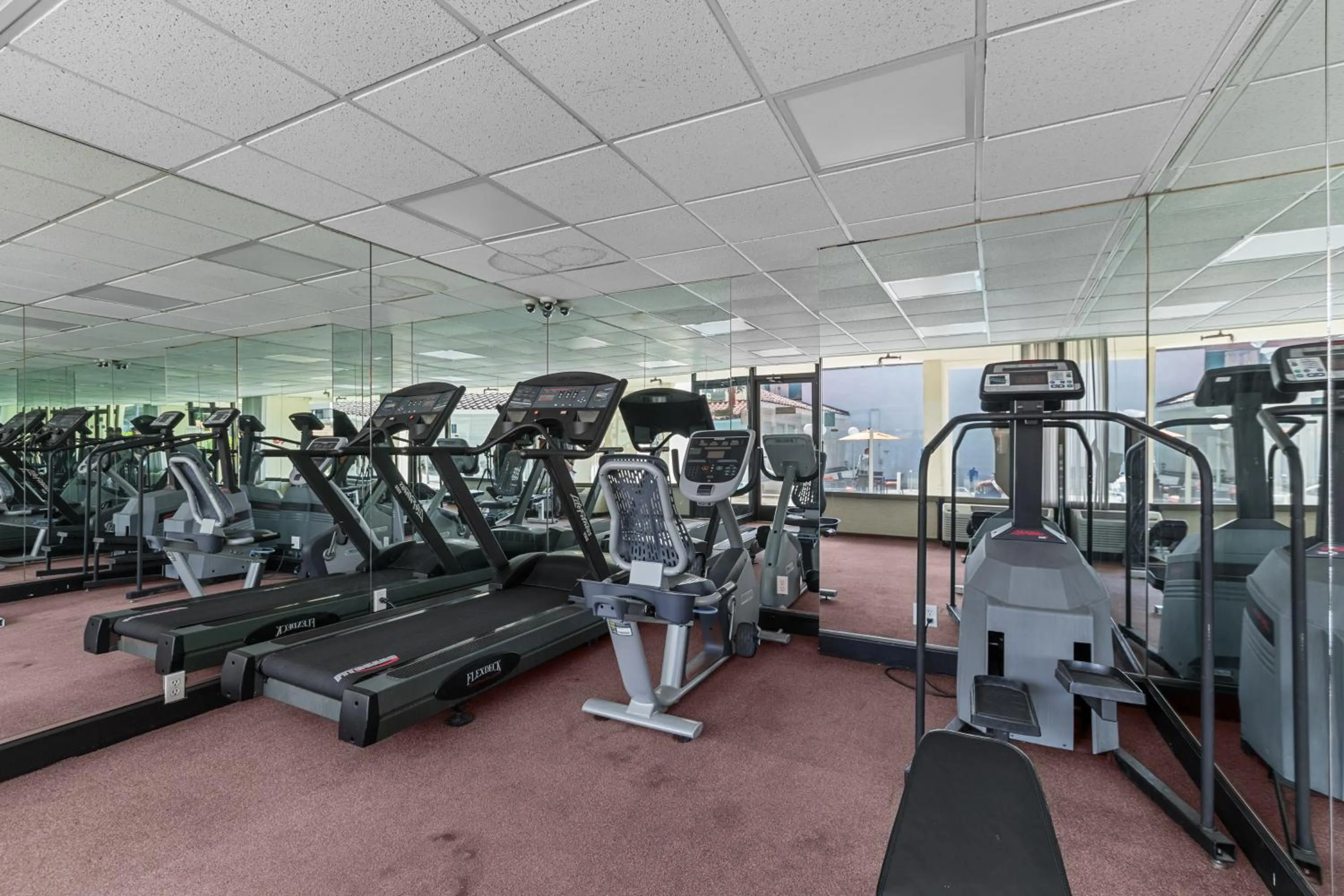 Fitness centre/facilities in Vagabond Inn Executive Old Town