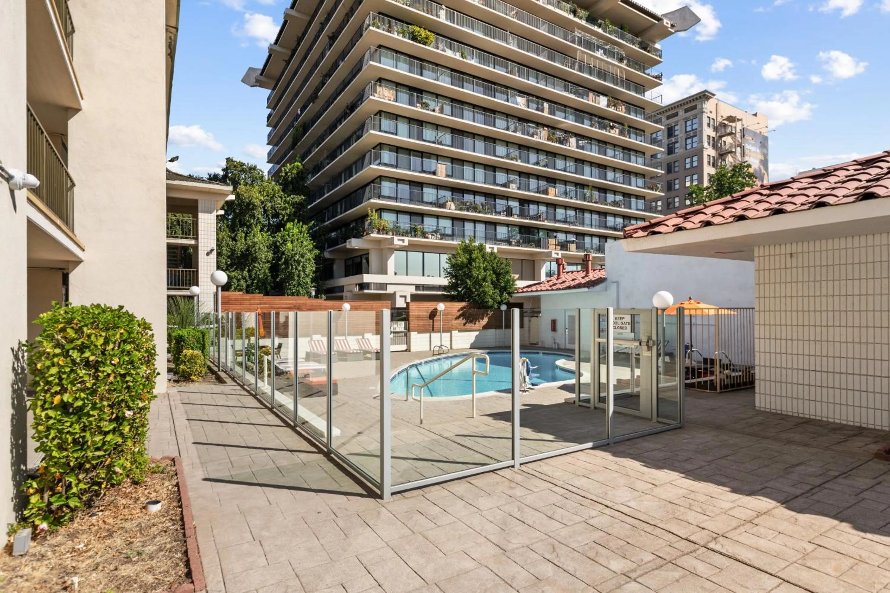 Pool view in Vagabond Inn Executive Old Town