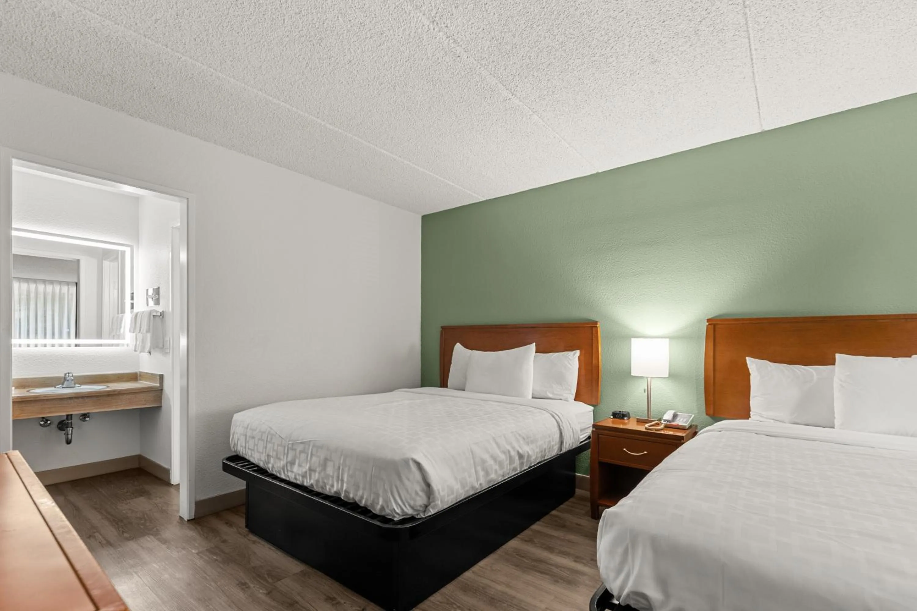 Bed in Vagabond Inn Executive Old Town