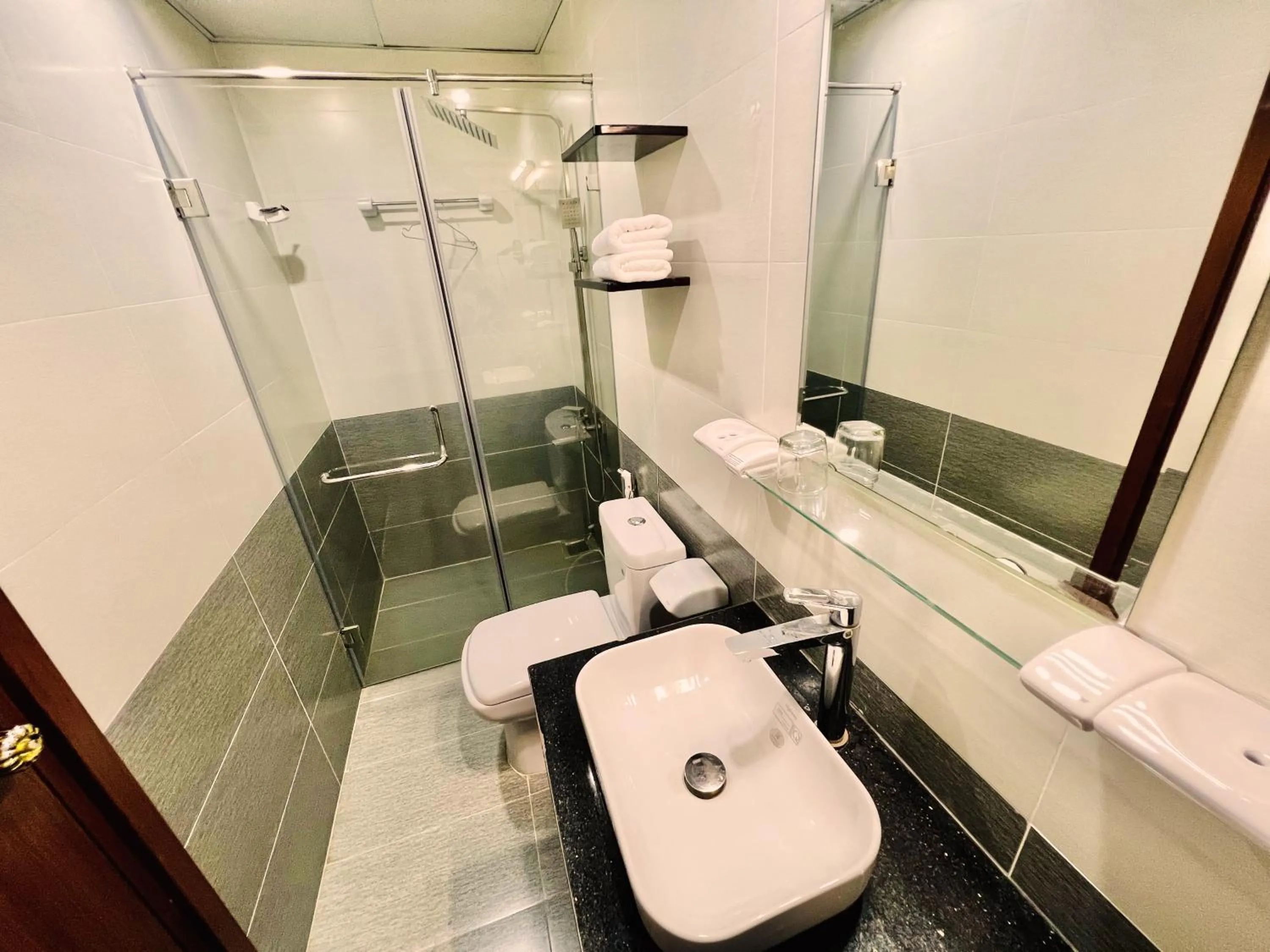 Bathroom in Dương Đông Hotel