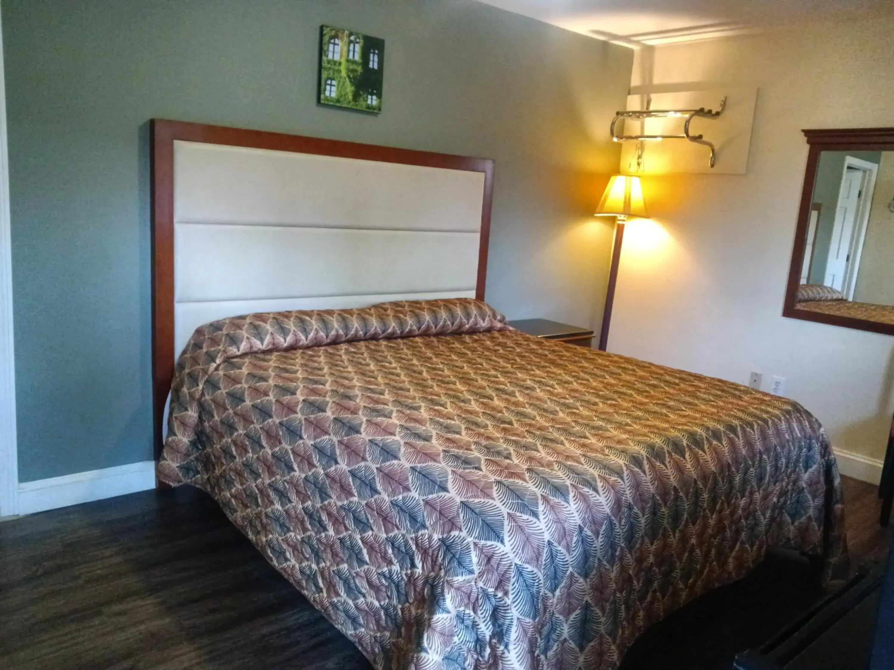 King Room - single occupancy in Maple leaf motel King Room - single occupancy in Maple leaf motel